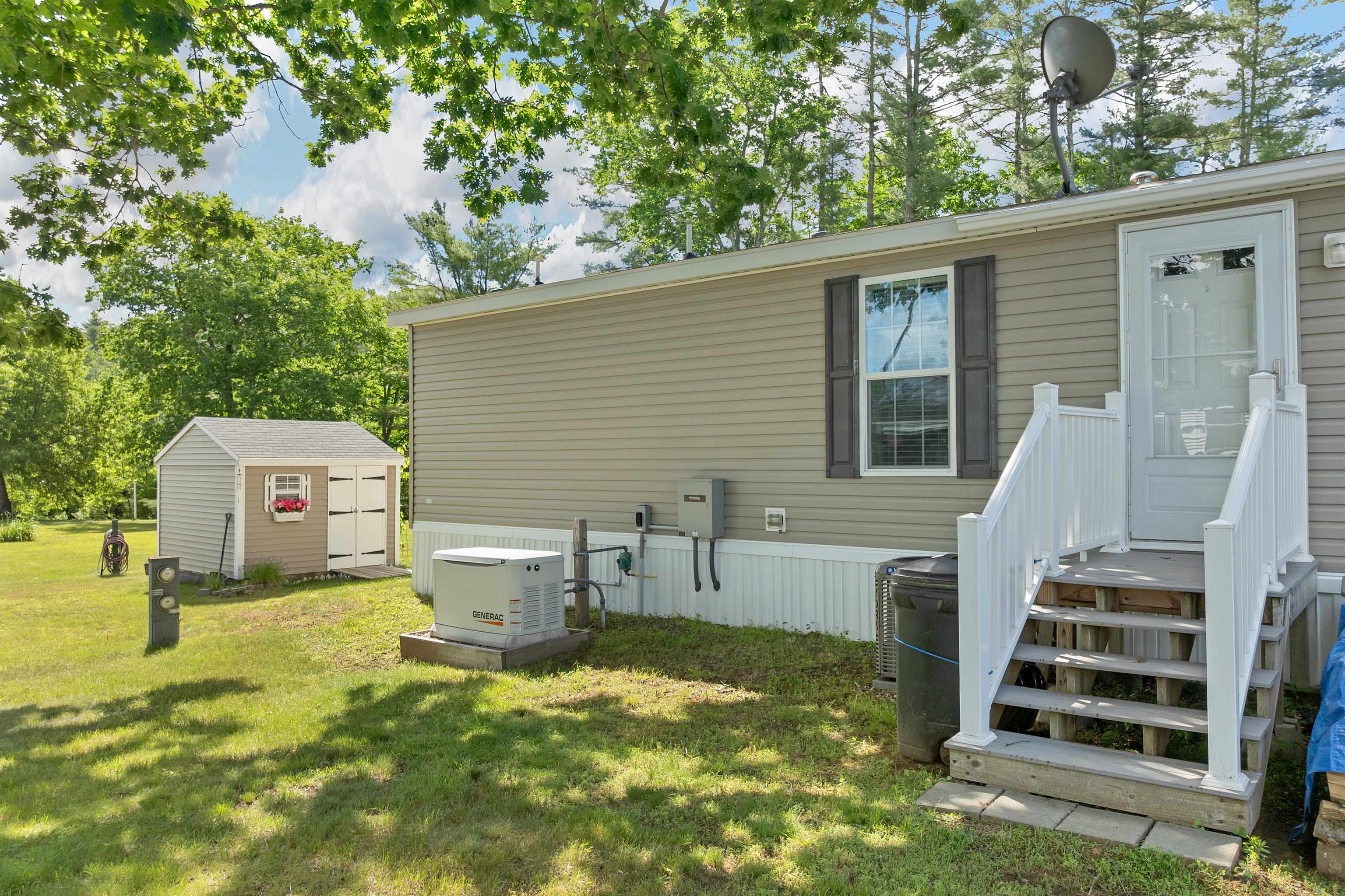 41 Circle Dr, Belmont, NH 03220