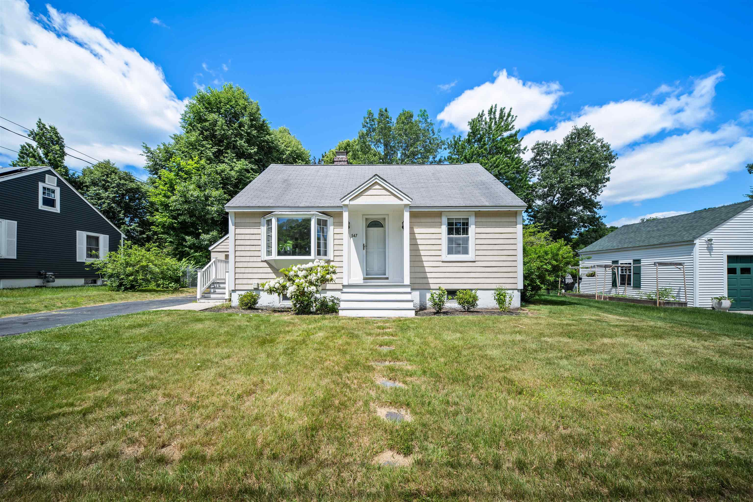 547 Colonial Dr, Portsmouth, NH 03801