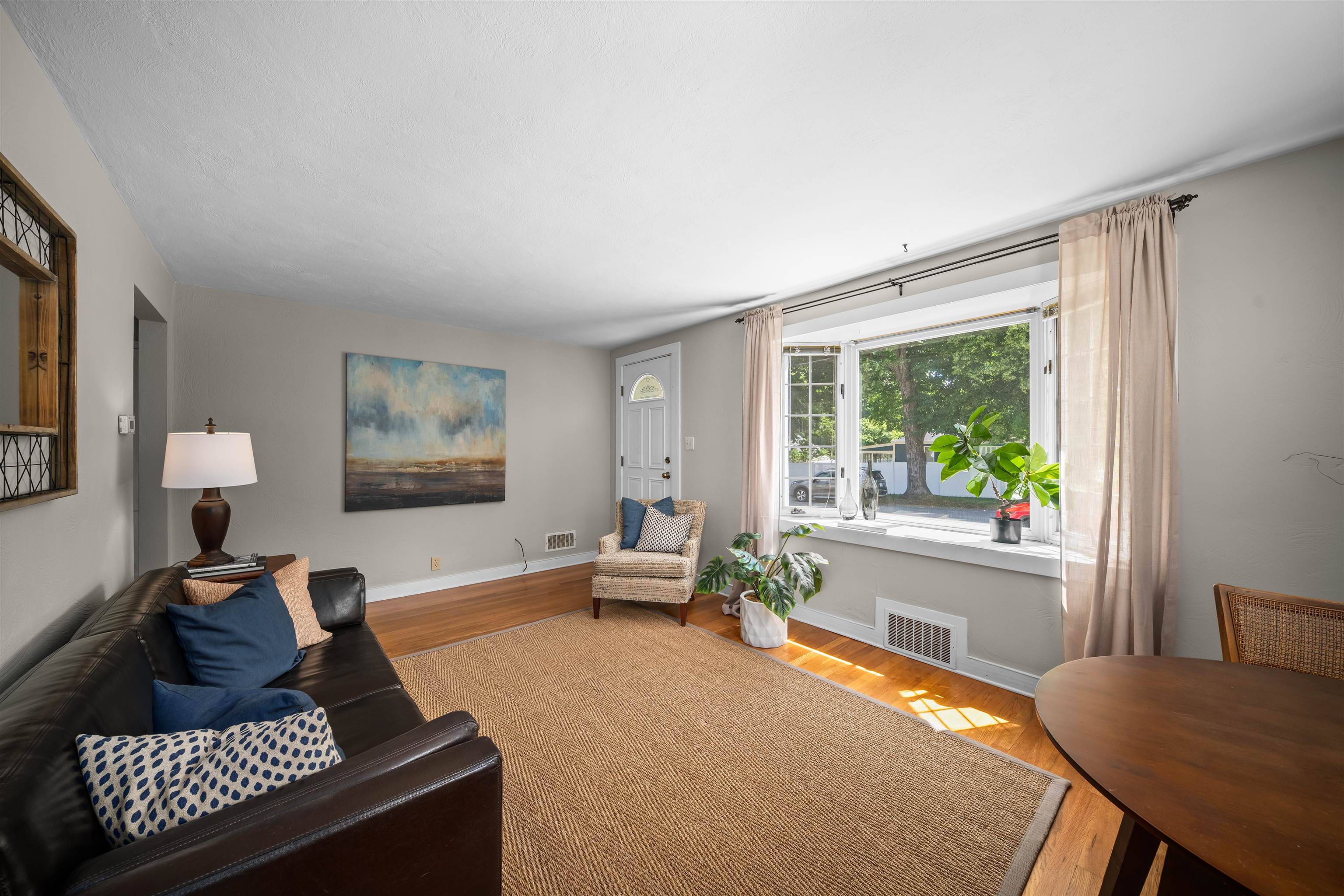 547 Colonial Dr, Portsmouth, NH 03801