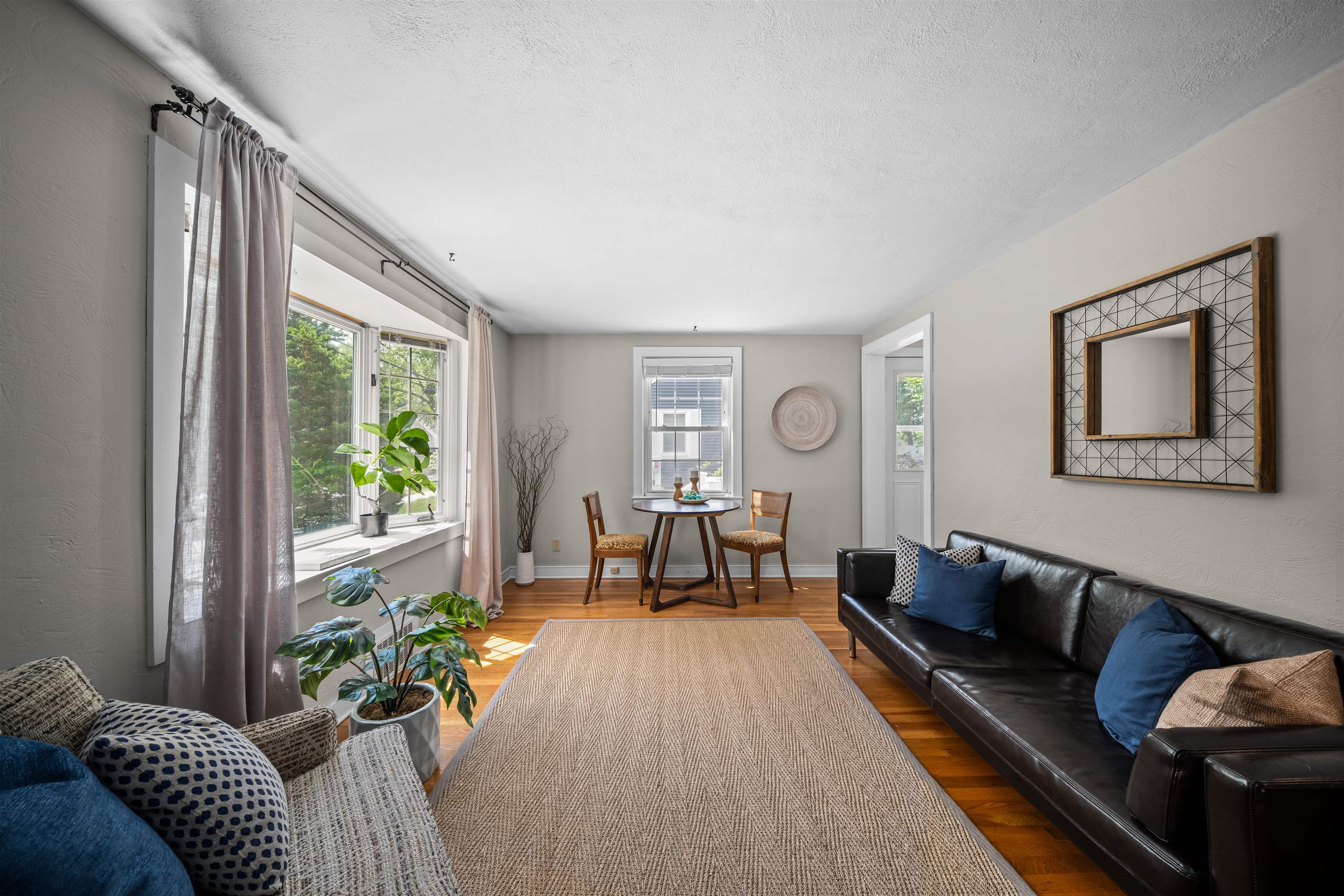547 Colonial Dr, Portsmouth, NH 03801