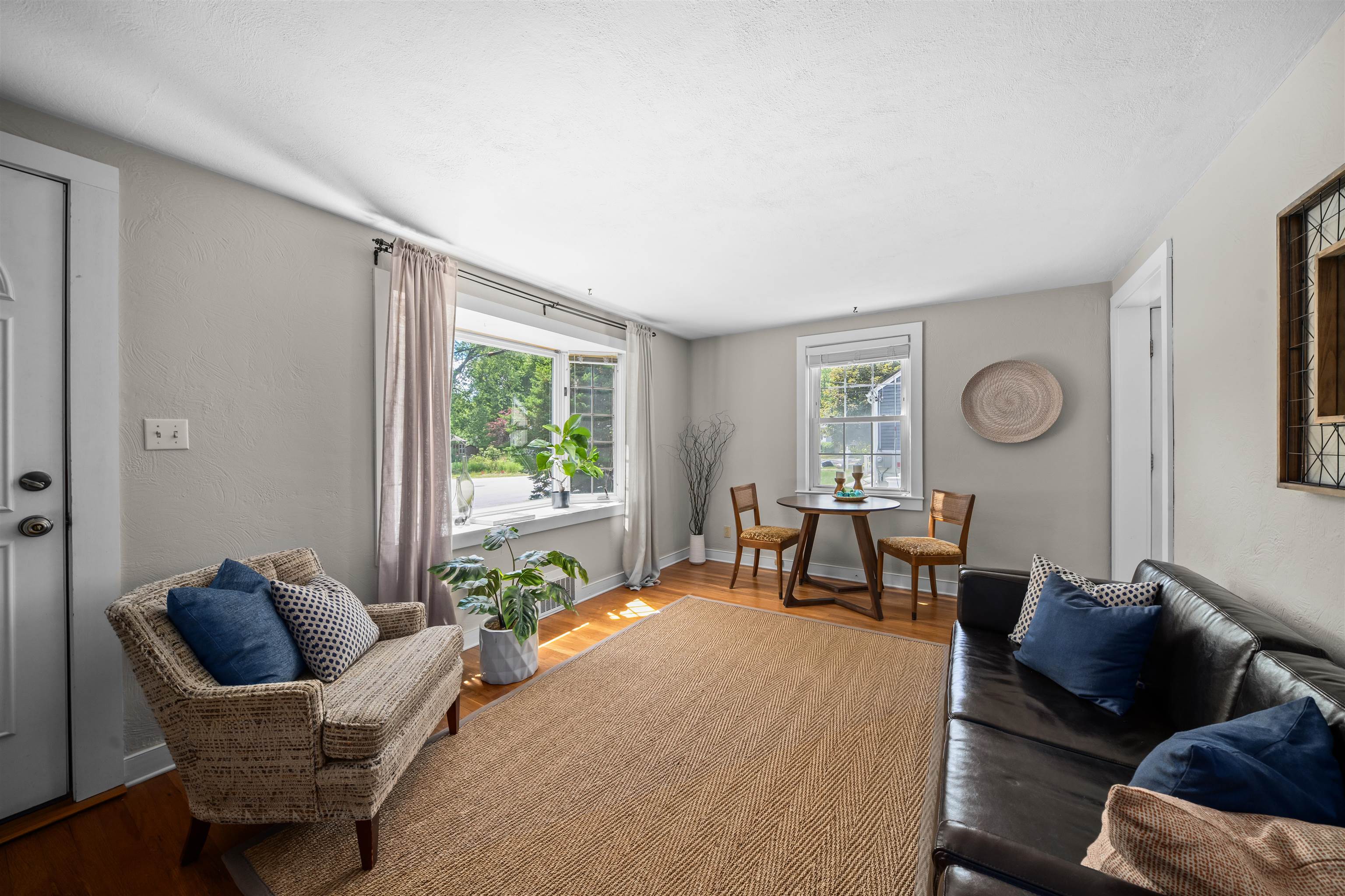 547 Colonial Dr, Portsmouth, NH 03801