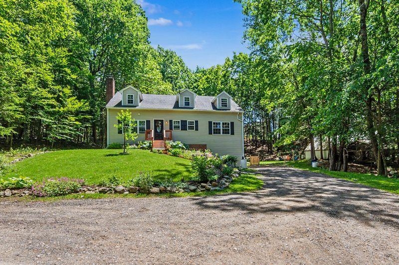 58 Heath St, Newton, NH 03858