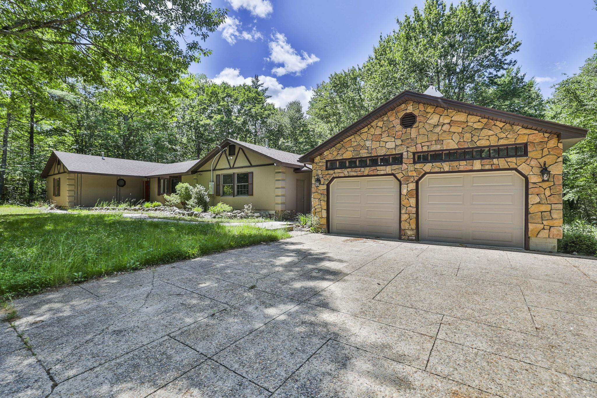 80 Guys Ln, Weare, NH 03281