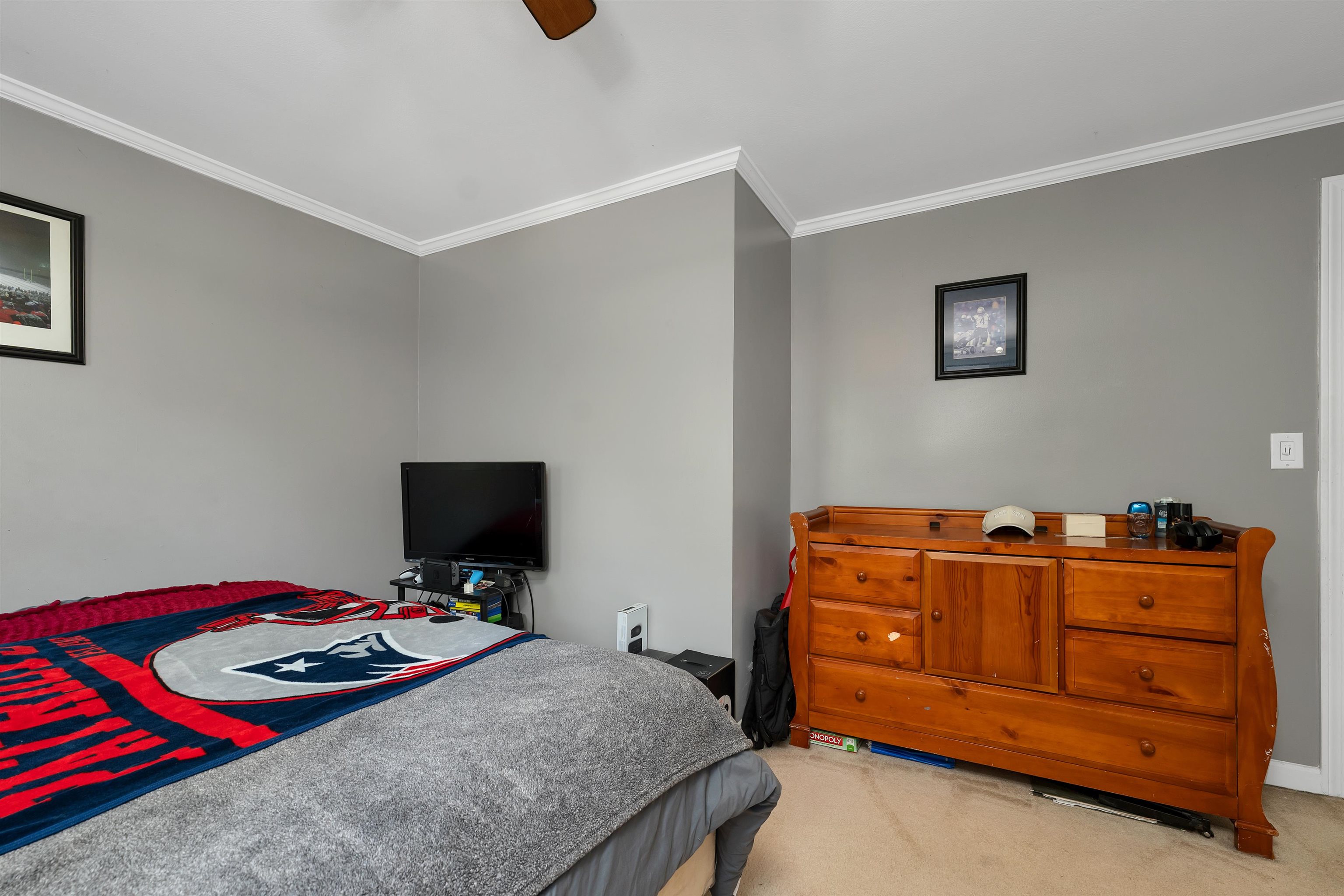 30 Brickyard Dr, Litchfield, NH 03052
