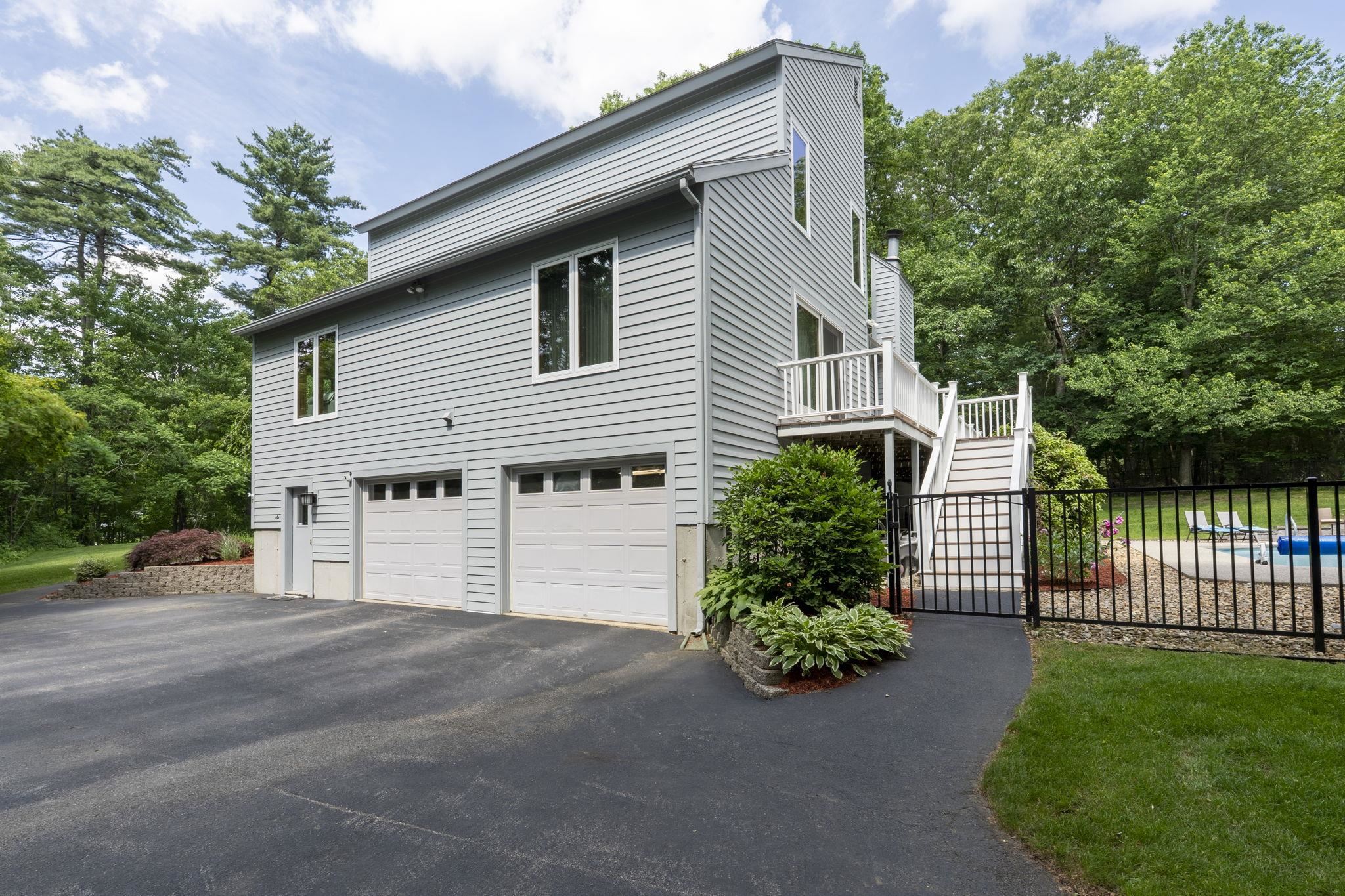 6 Summer Dr, Londonderry, NH 03053