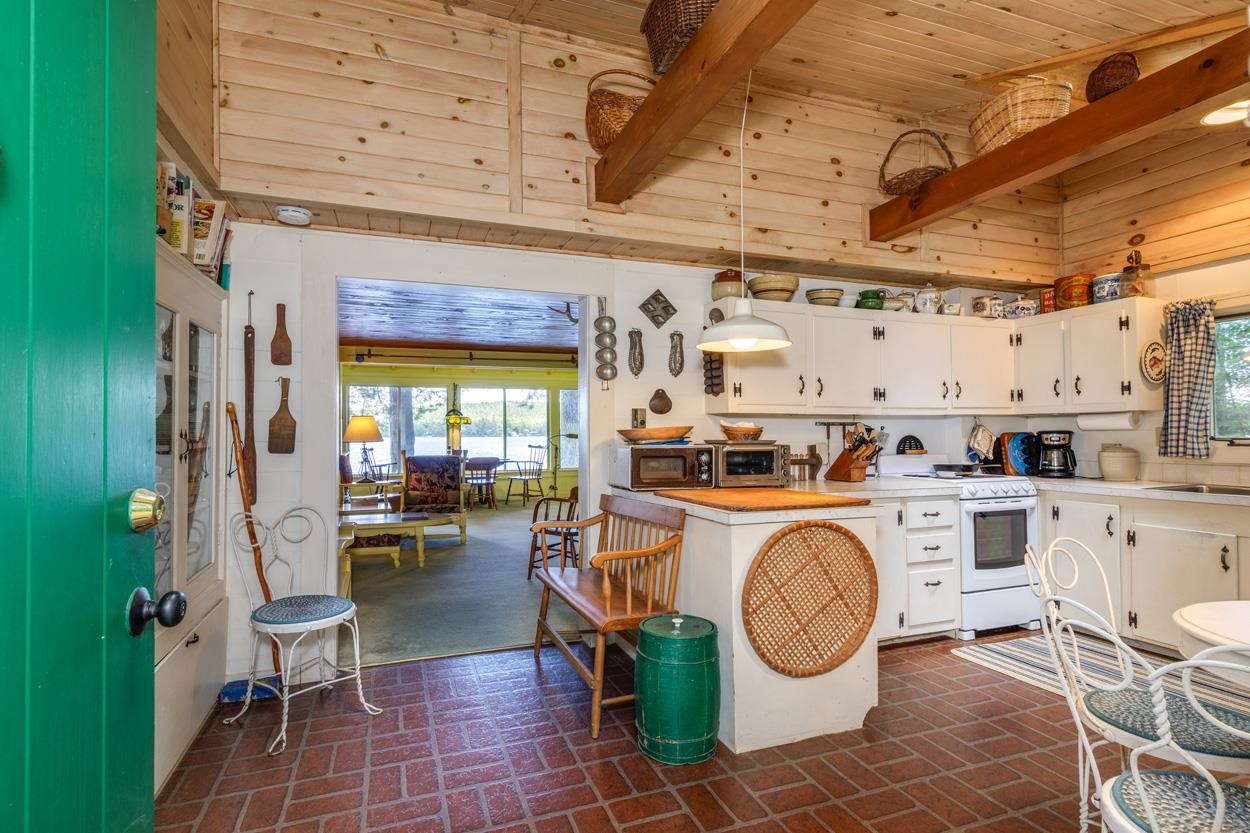 249 North Rd, Deerfield, NH 03037
