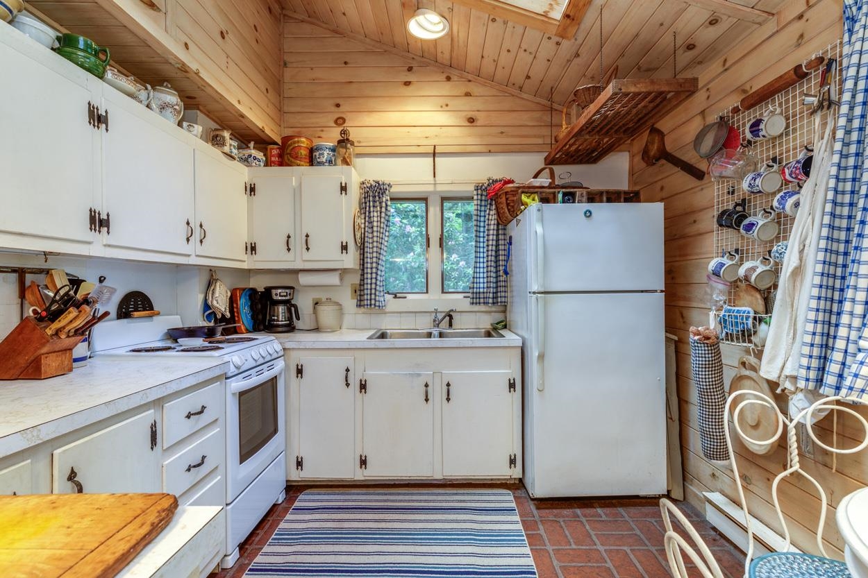 249 North Rd, Deerfield, NH 03037