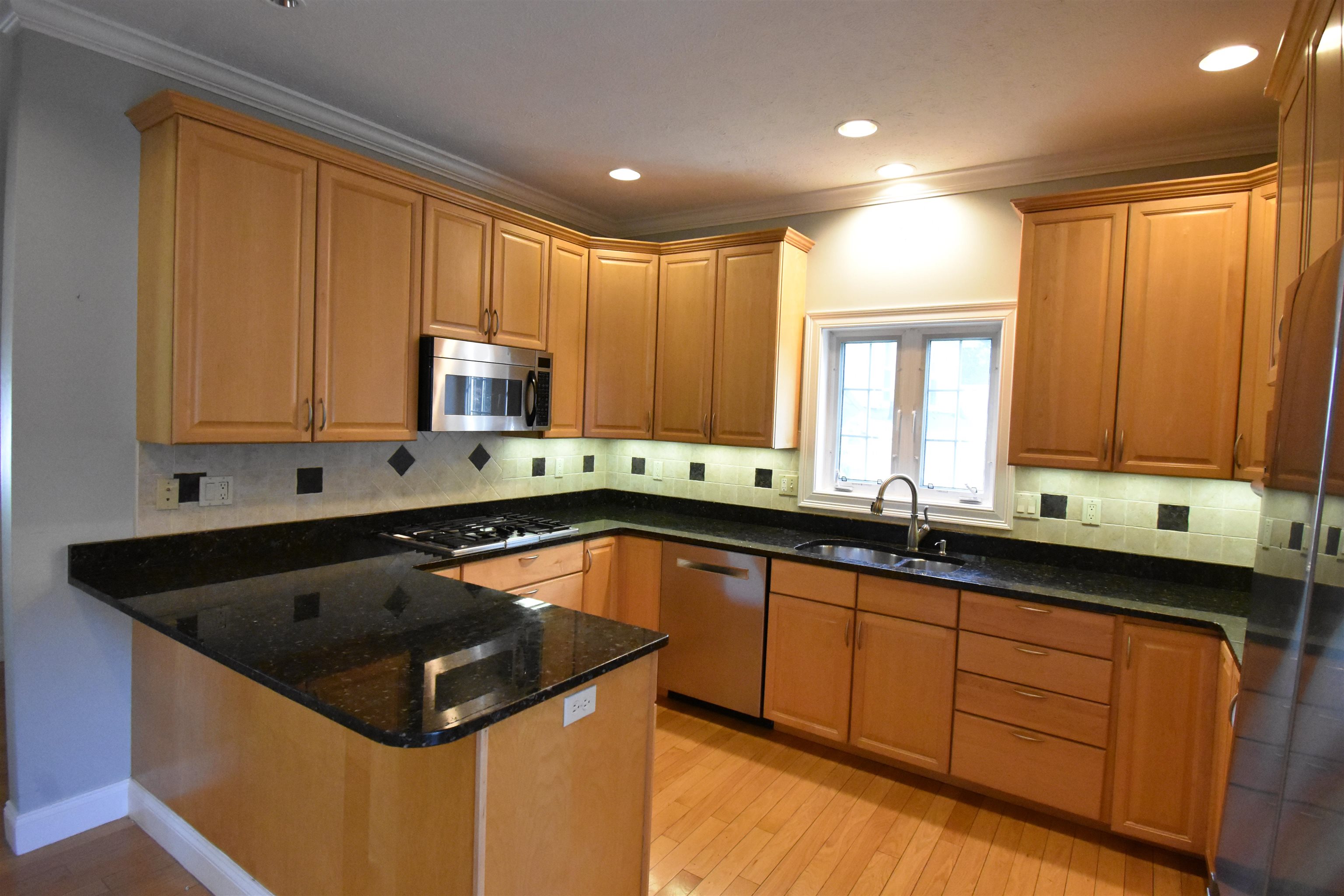 2246 Elm Street, Manchester, NH photo 3