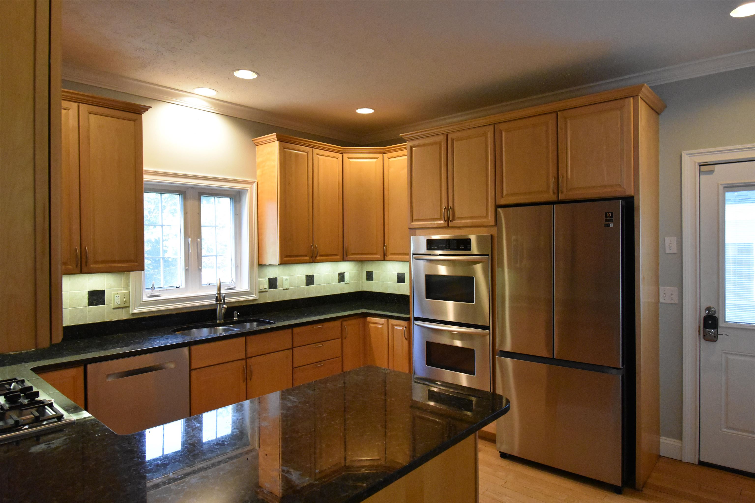 2246 Elm Street, Manchester, NH photo 4