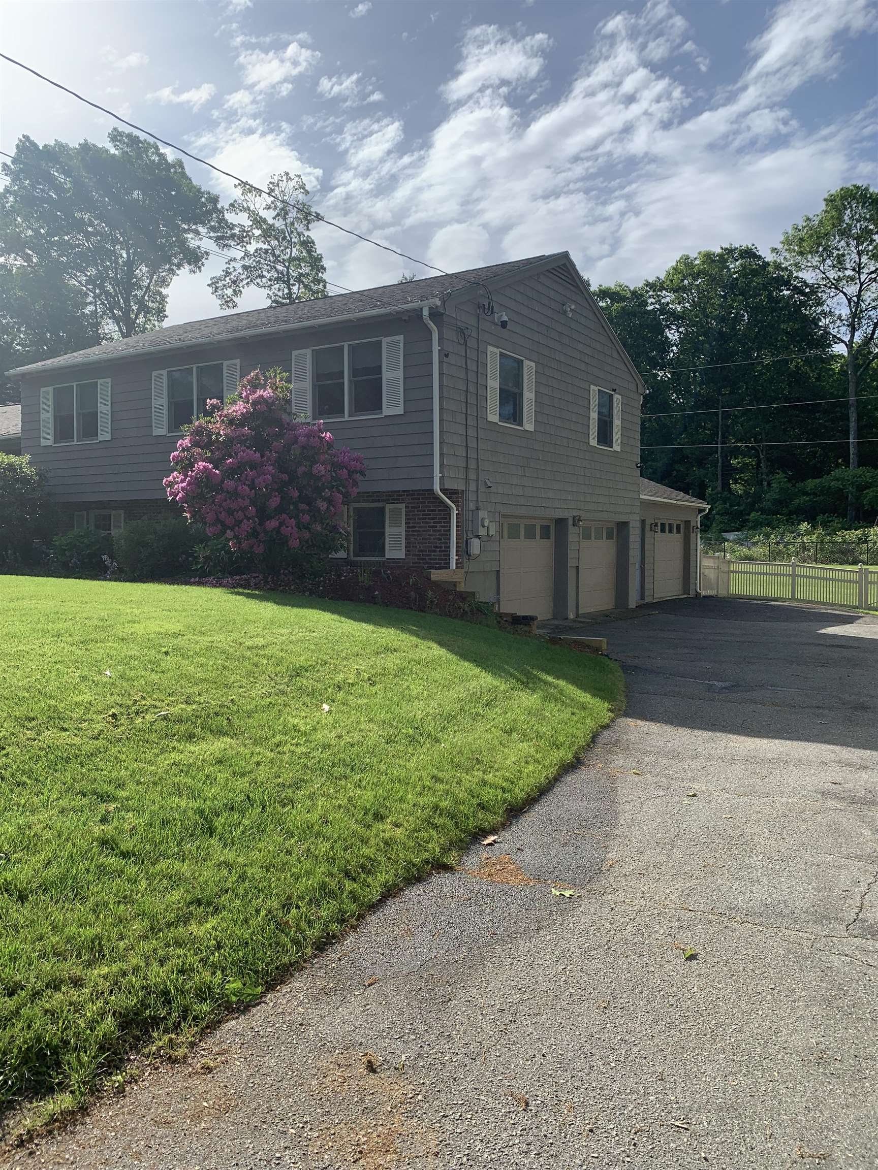 47 Farmington Rd, Nashua, NH 03060-5309