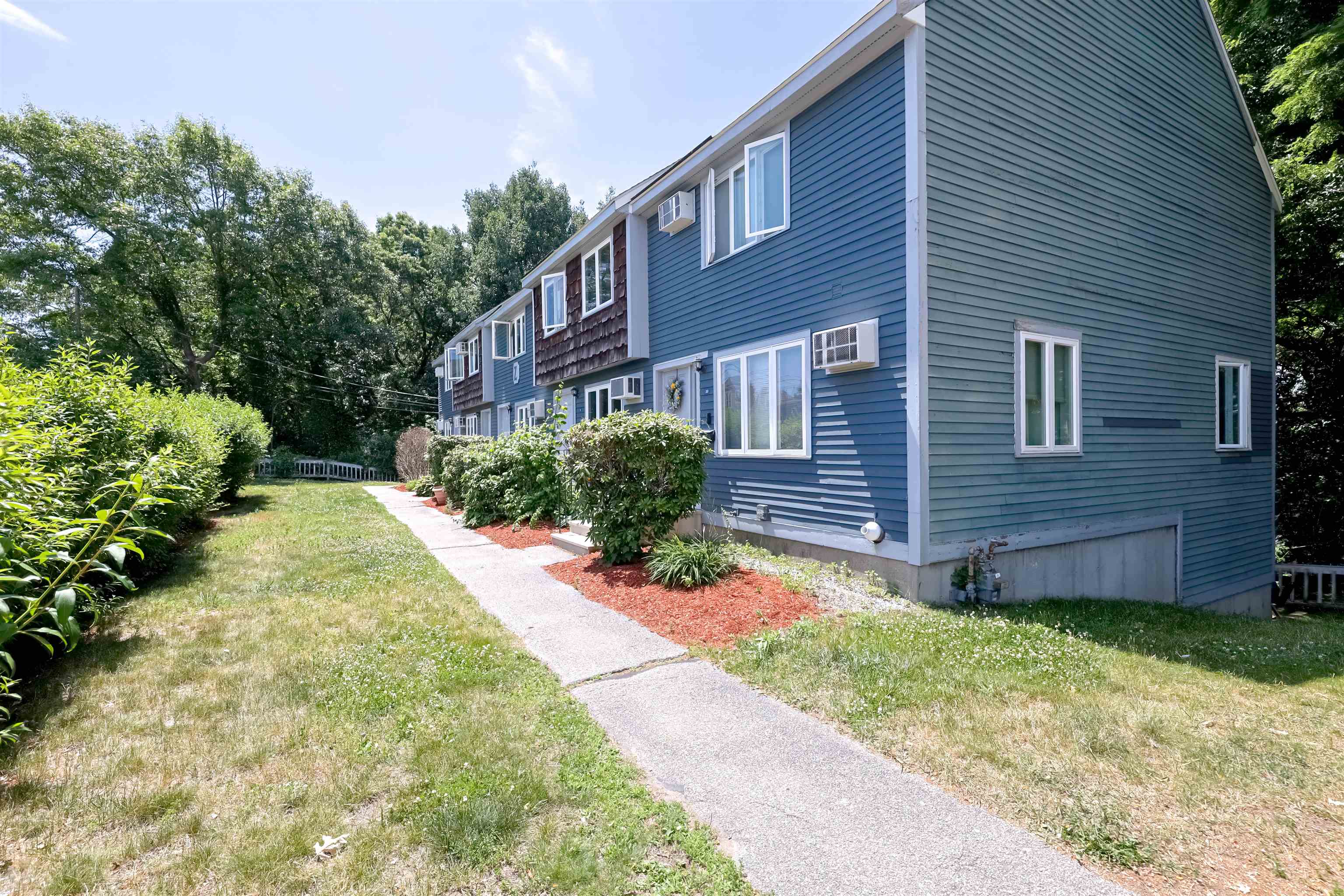 16 Auclair Ave, Manchester, NH 03102