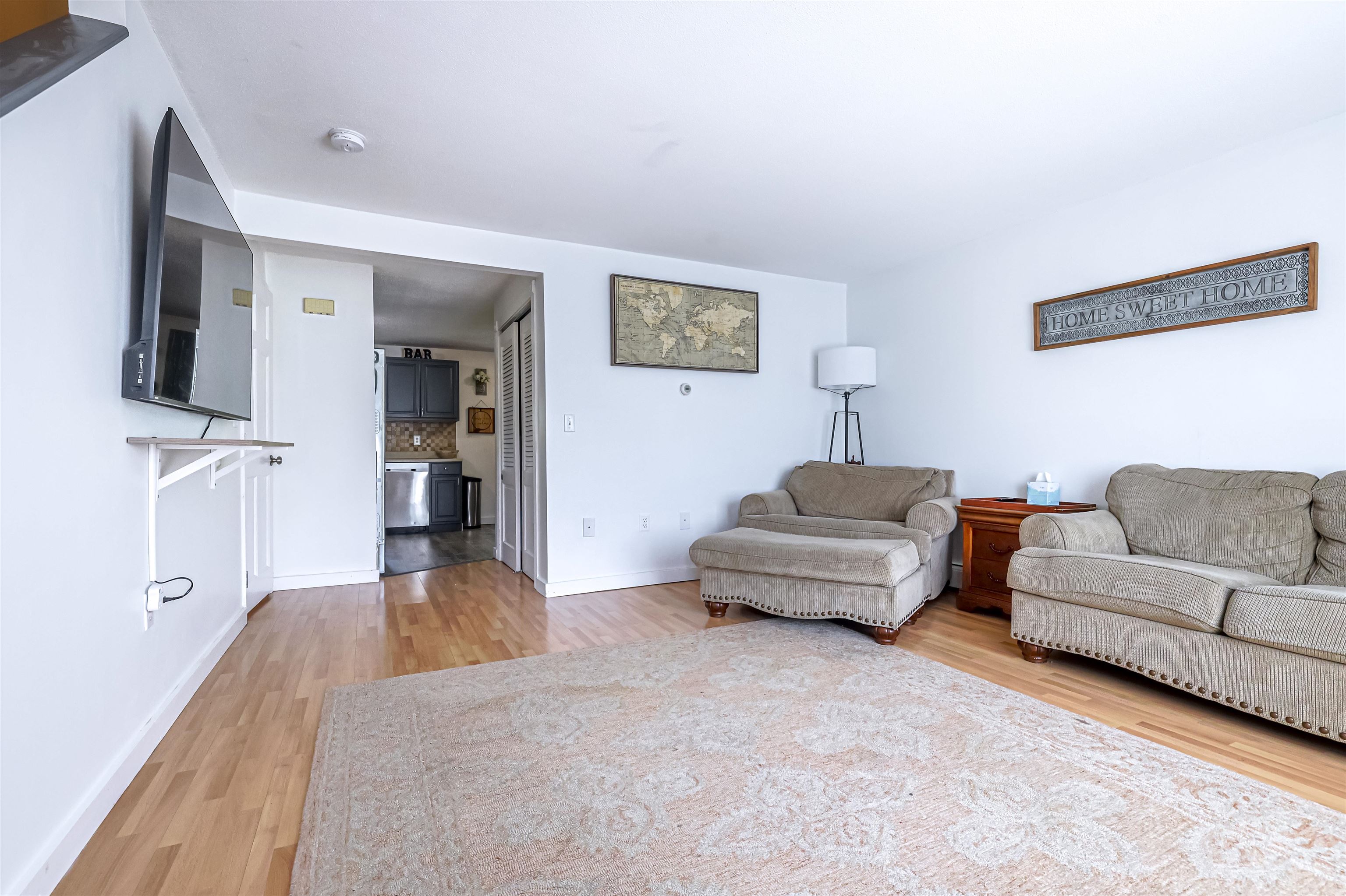 16 Auclair Ave, Manchester, NH 03102