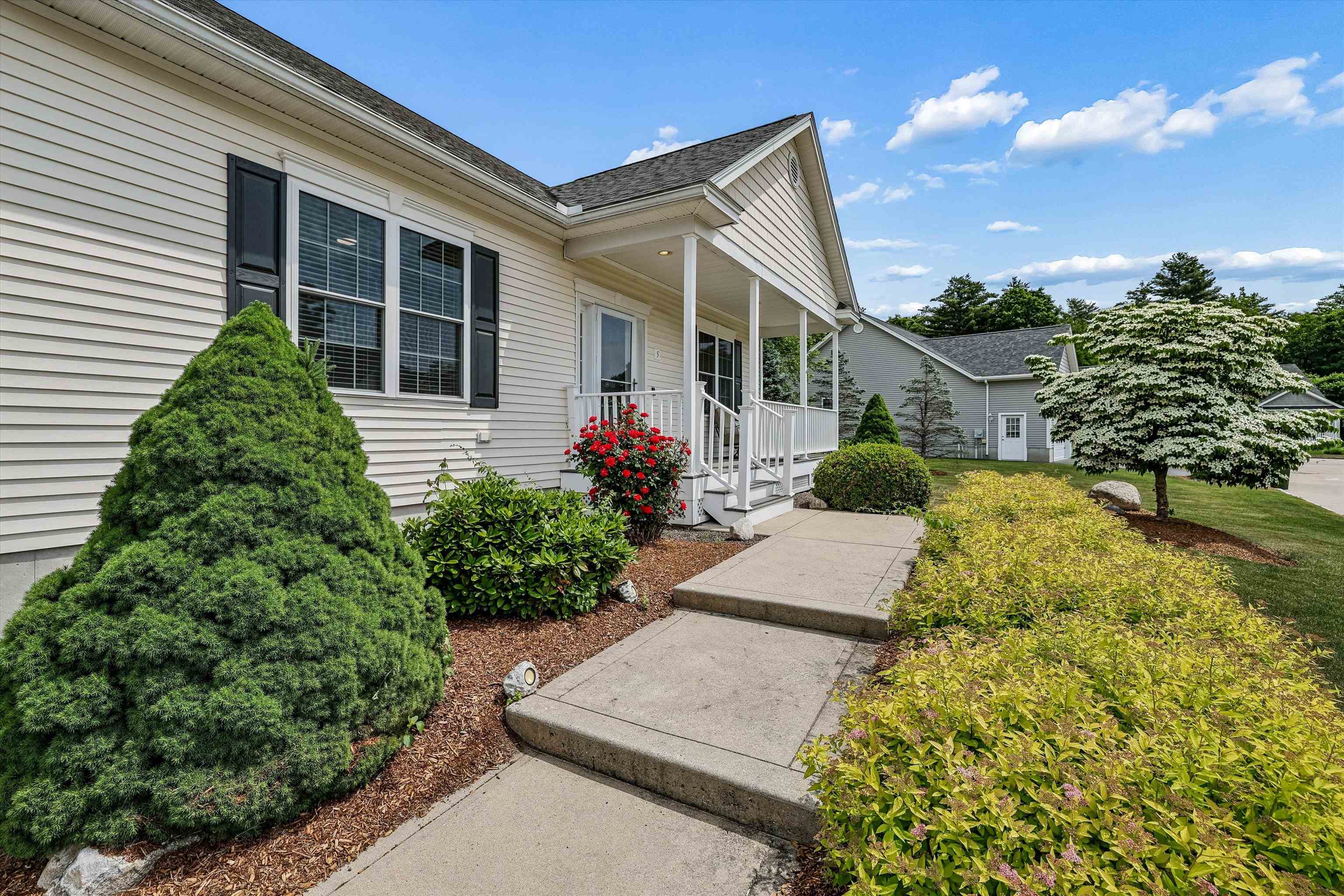 5 Davenport Dr, Londonderry, NH 03053