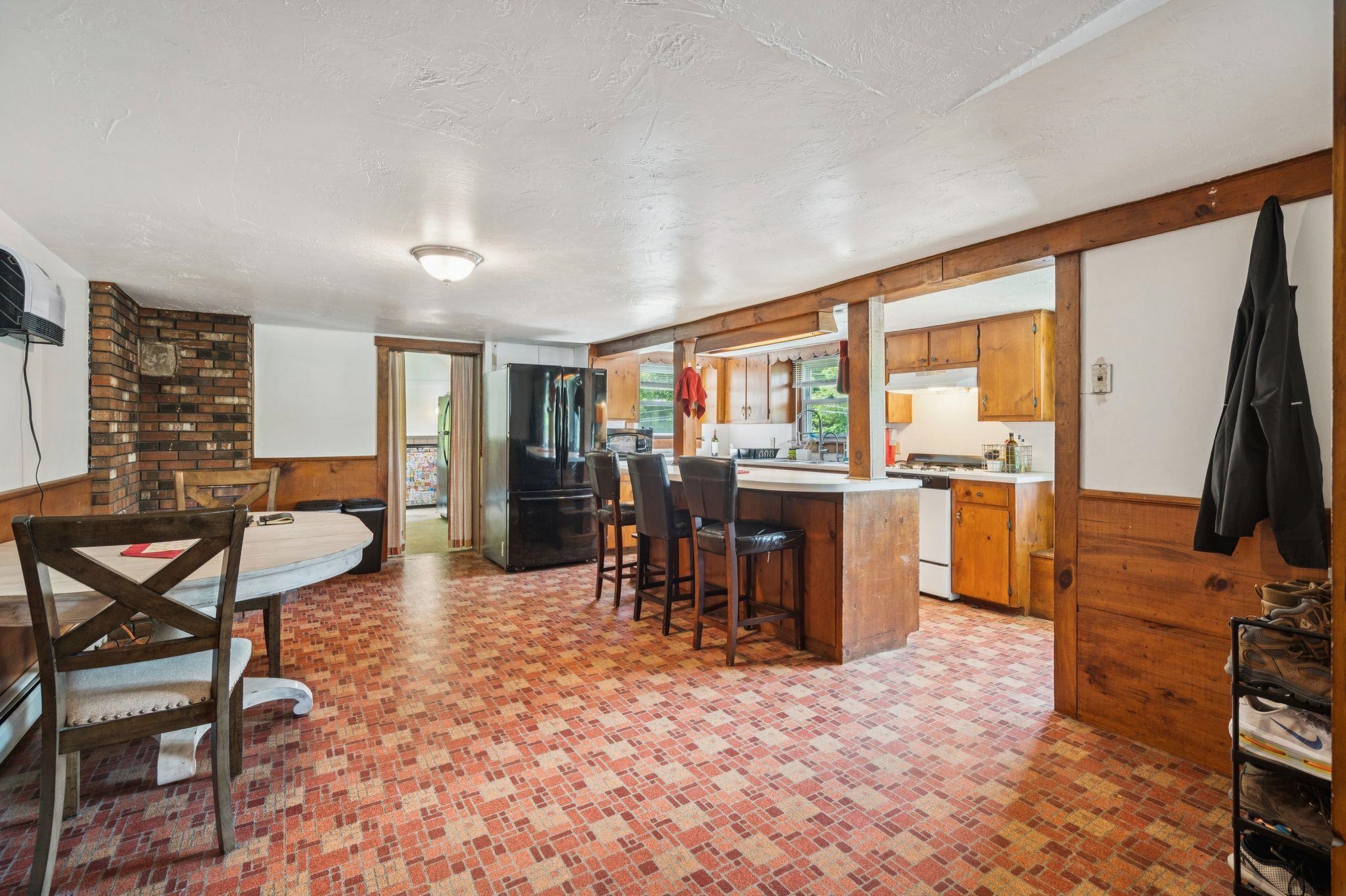 892 South Main St, Newport, NH 03773