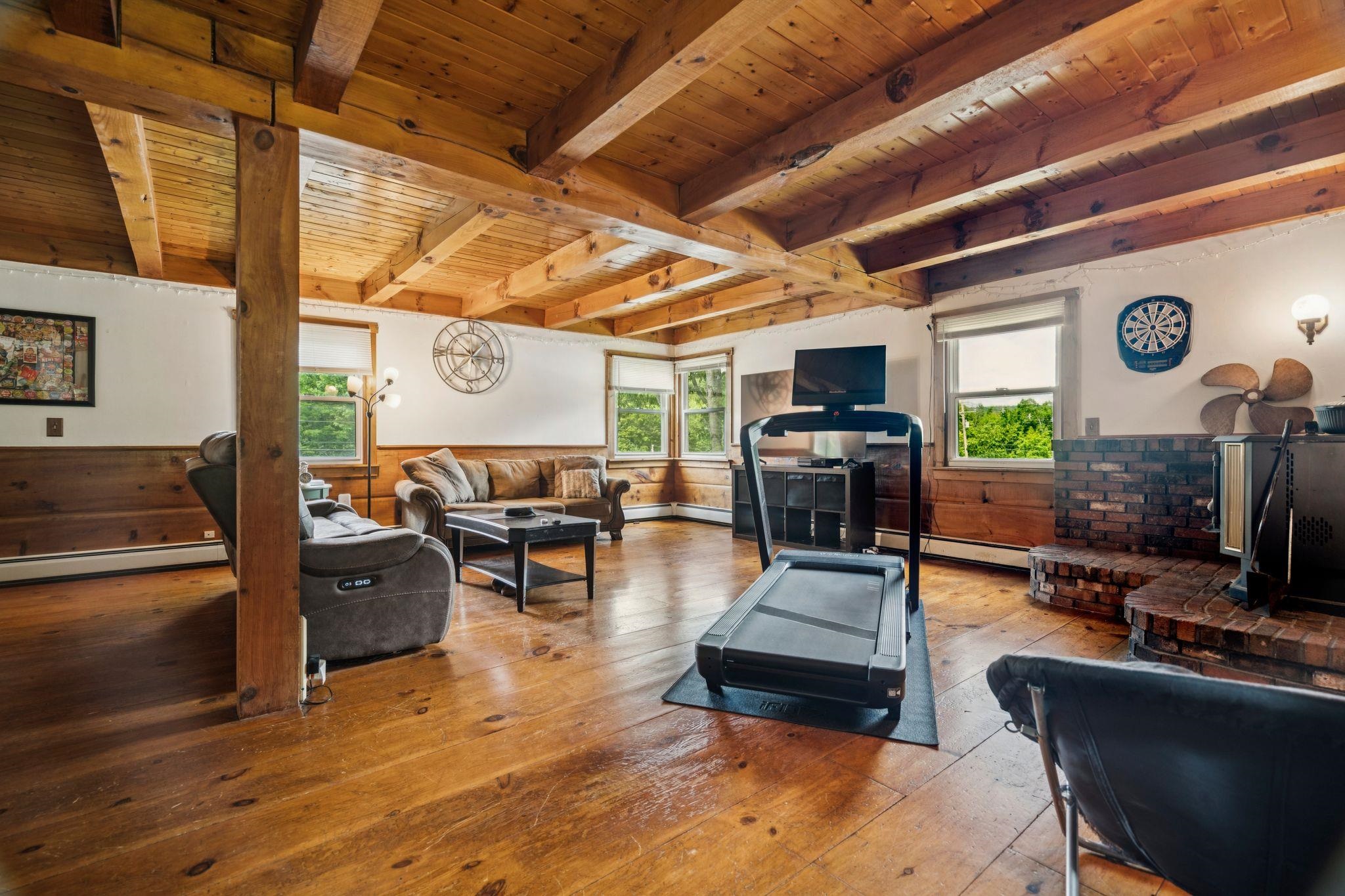 892 South Main St, Newport, NH 03773