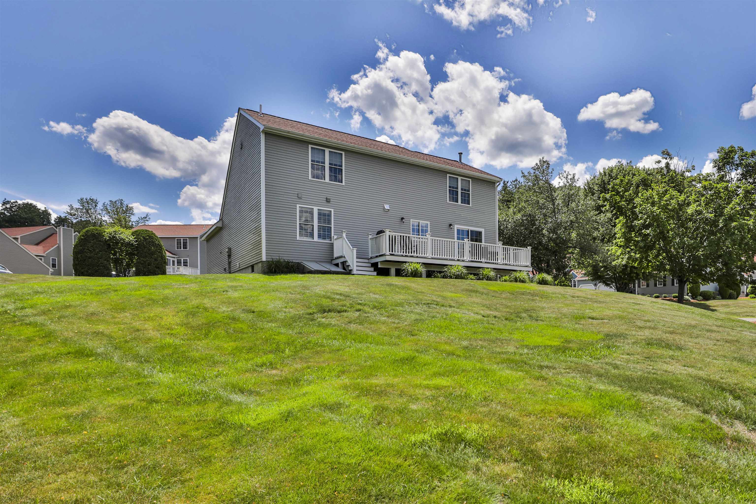 2 Myopia Ln, Nashua, NH 03063