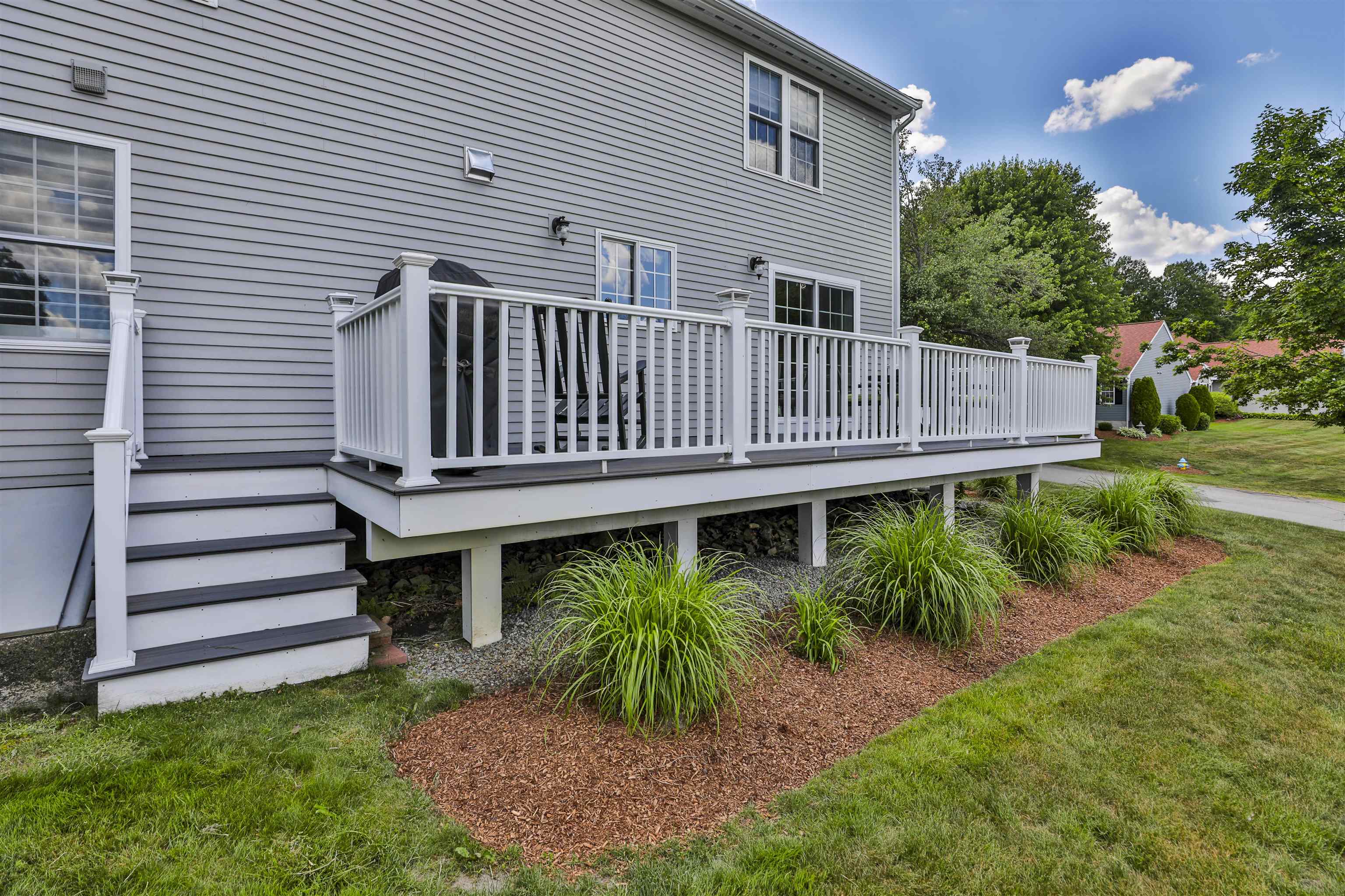 2 Myopia Ln, Nashua, NH 03063