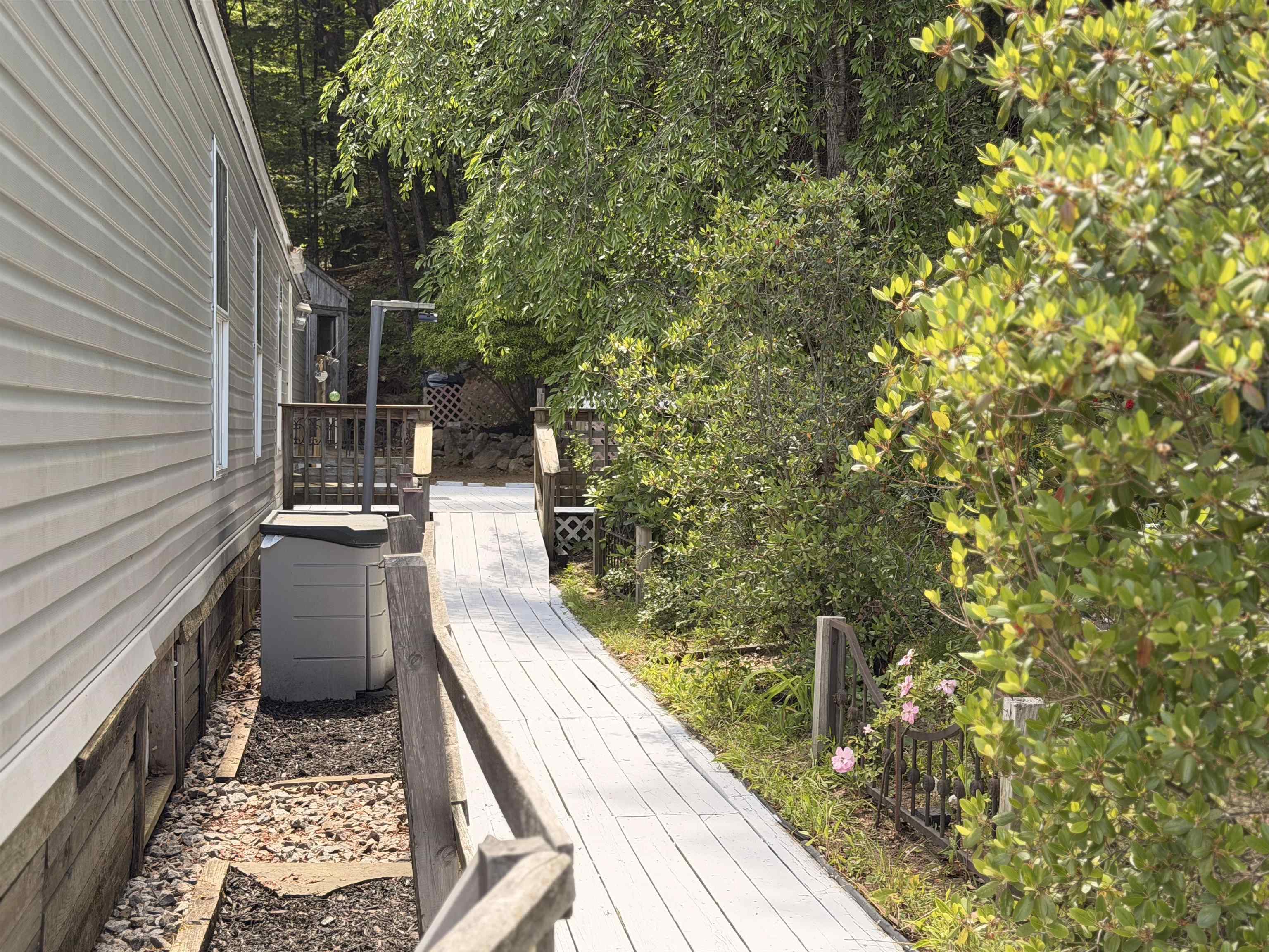15 Trail St, Franklin, NH 03235-2026