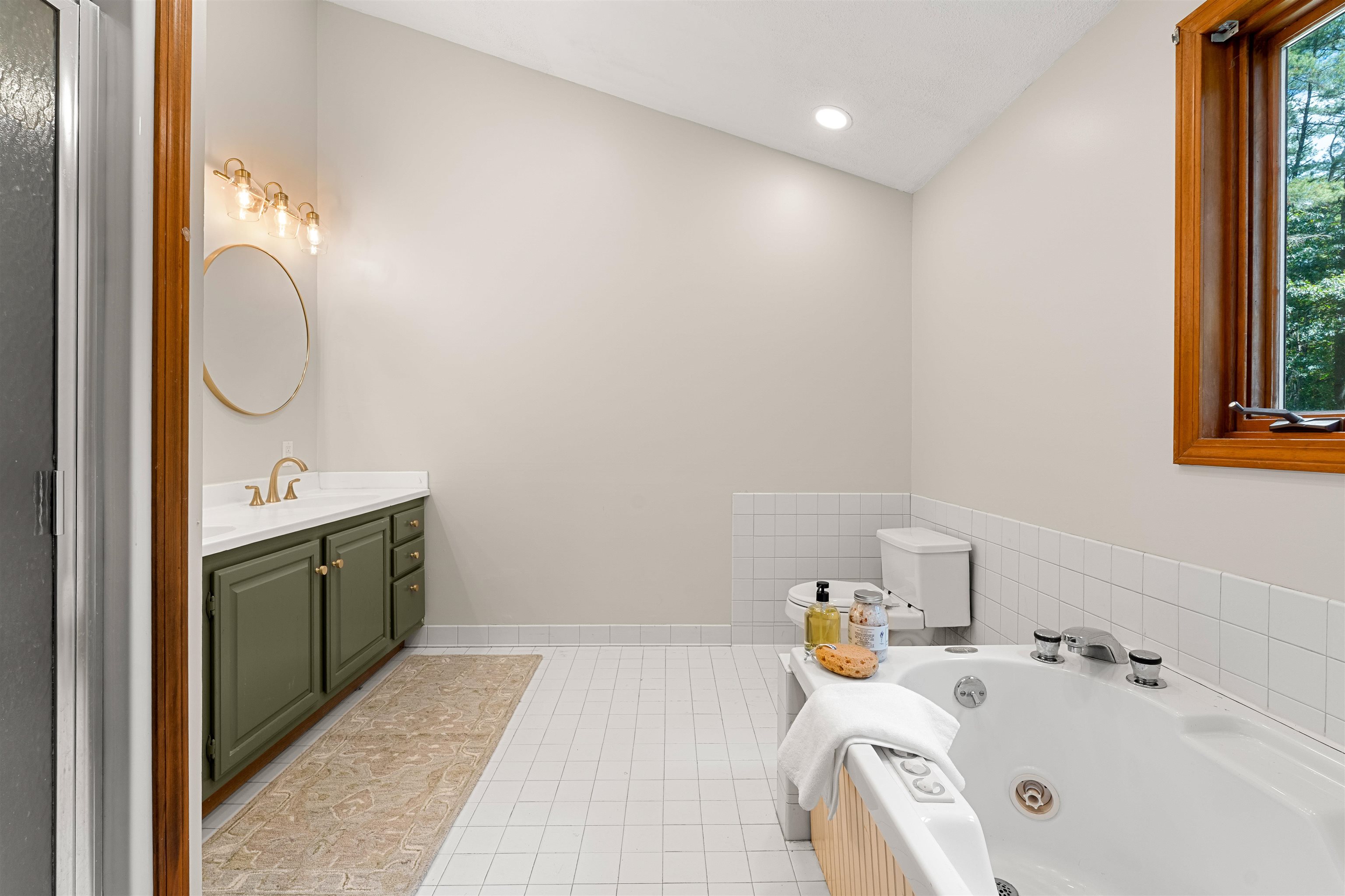 1 Danbury Cir, Amherst, NH 03031
