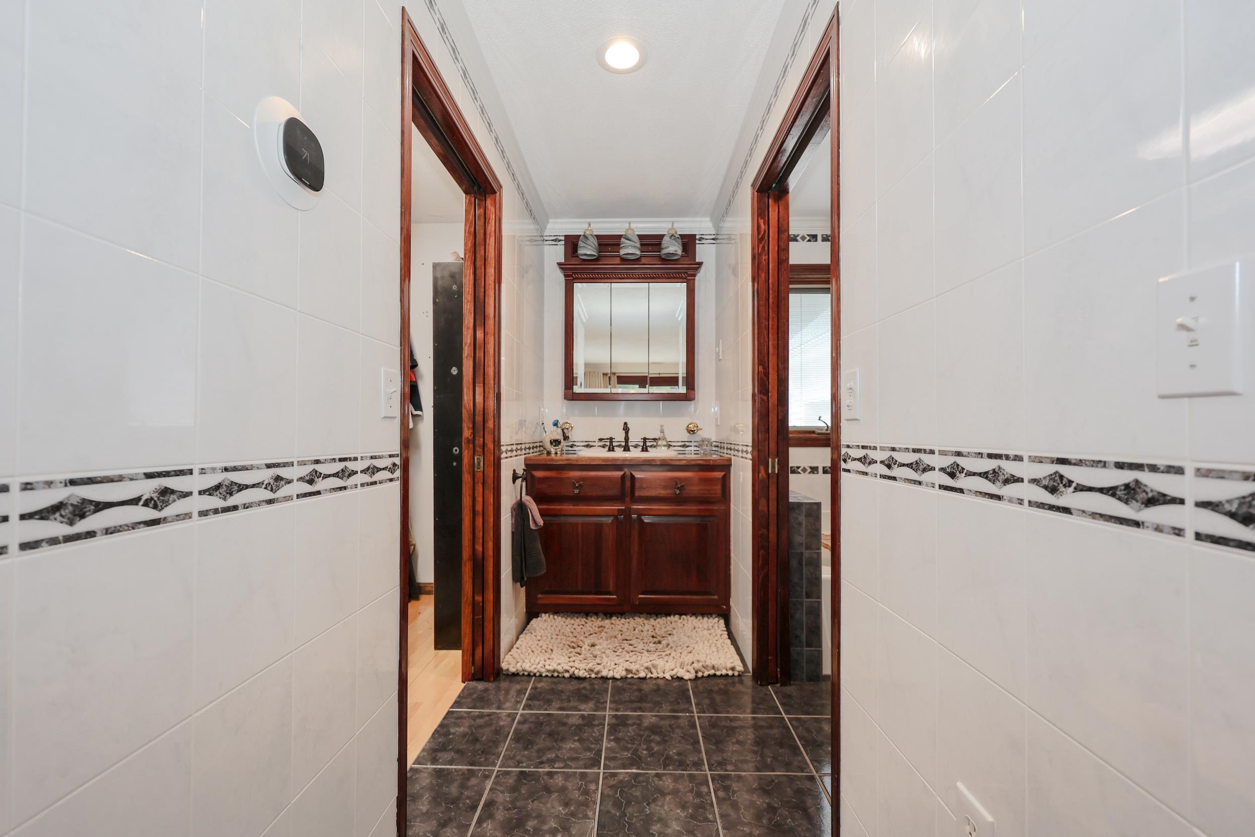 4 Cheney Ln, Plaistow, NH 03865