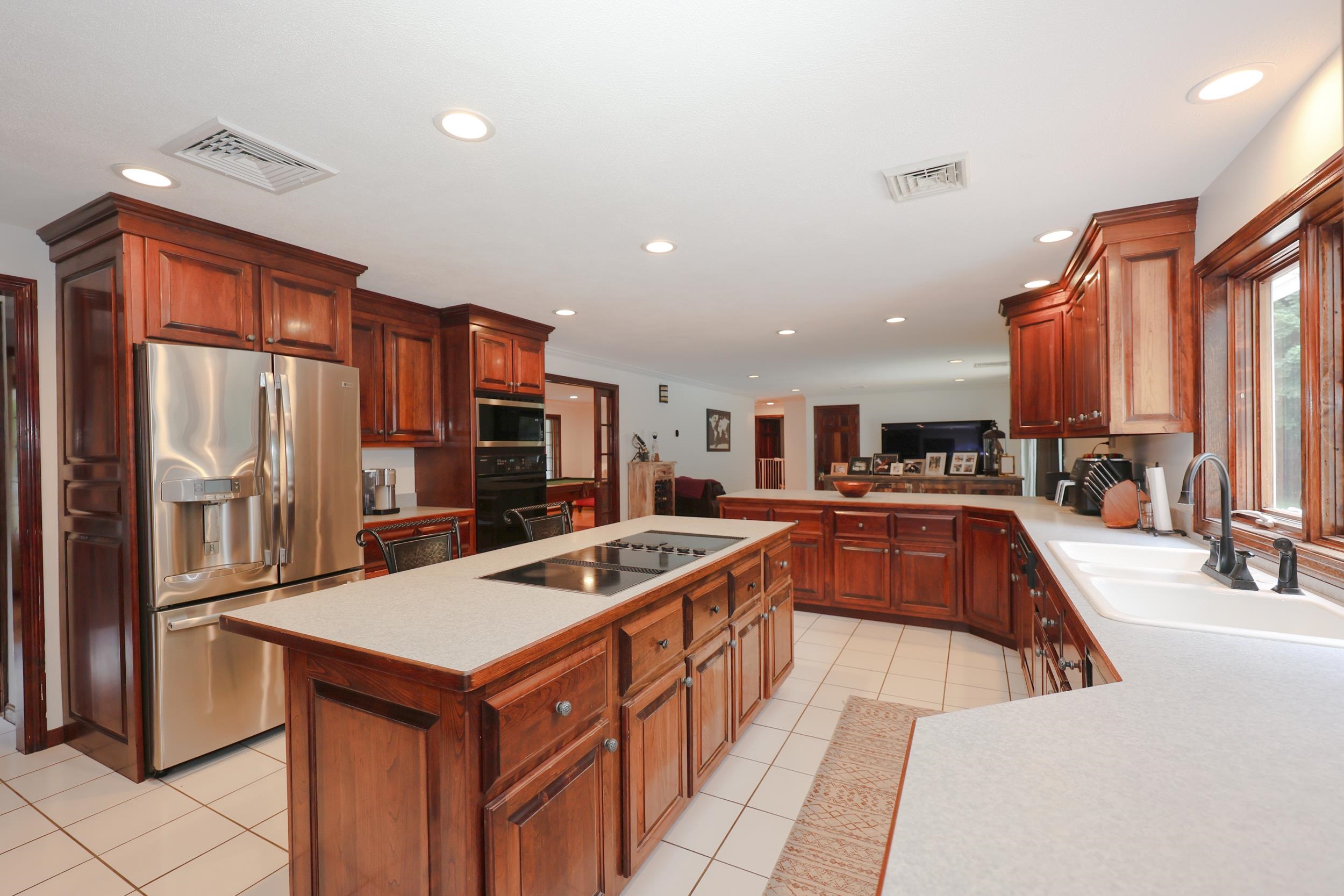 4 Cheney Ln, Plaistow, NH 03865