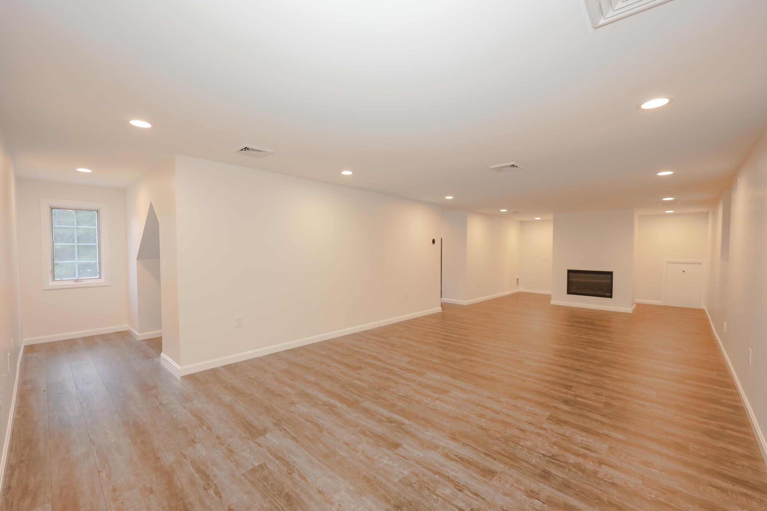 4 Cheney Ln, Plaistow, NH 03865