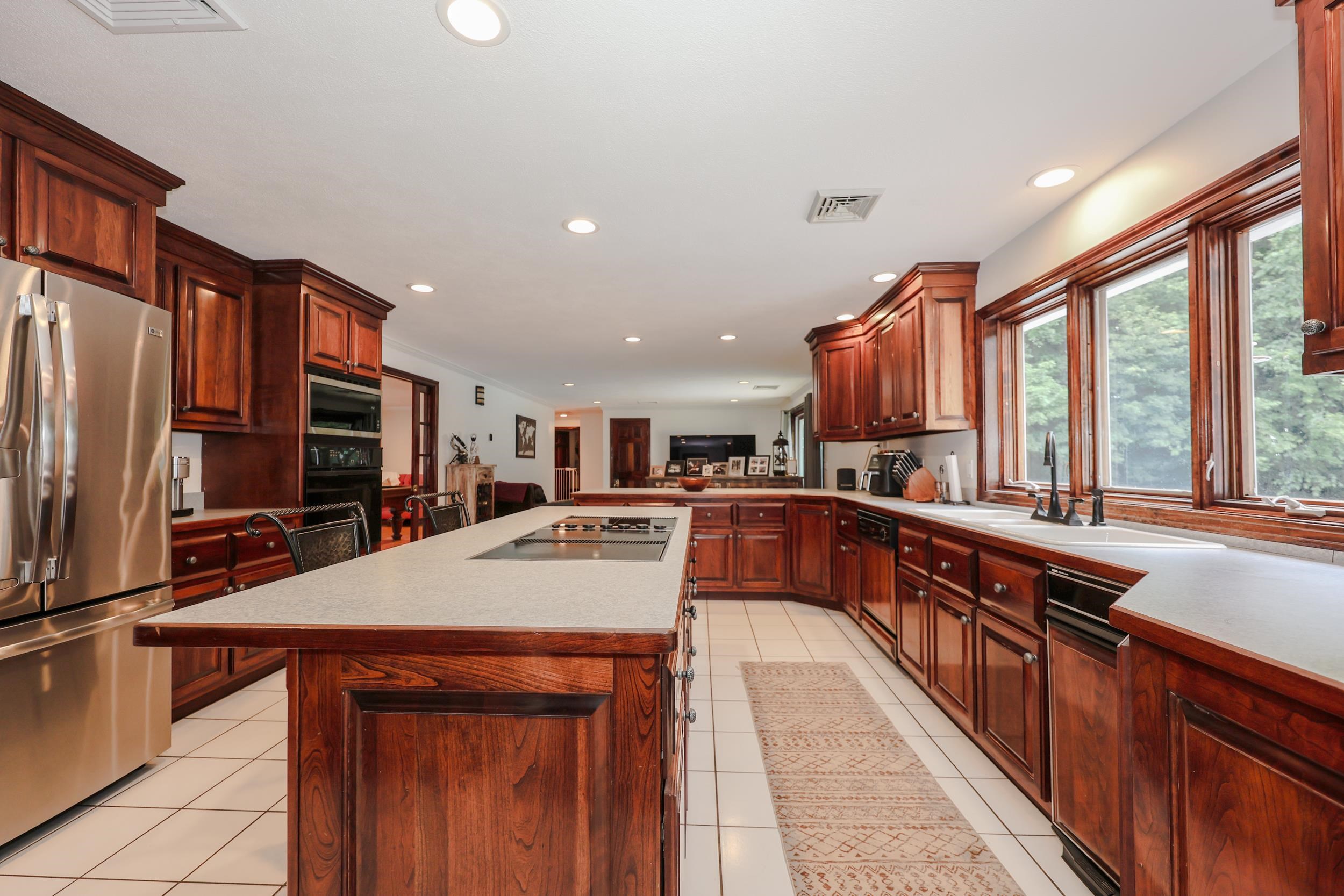 4 Cheney Ln, Plaistow, NH 03865