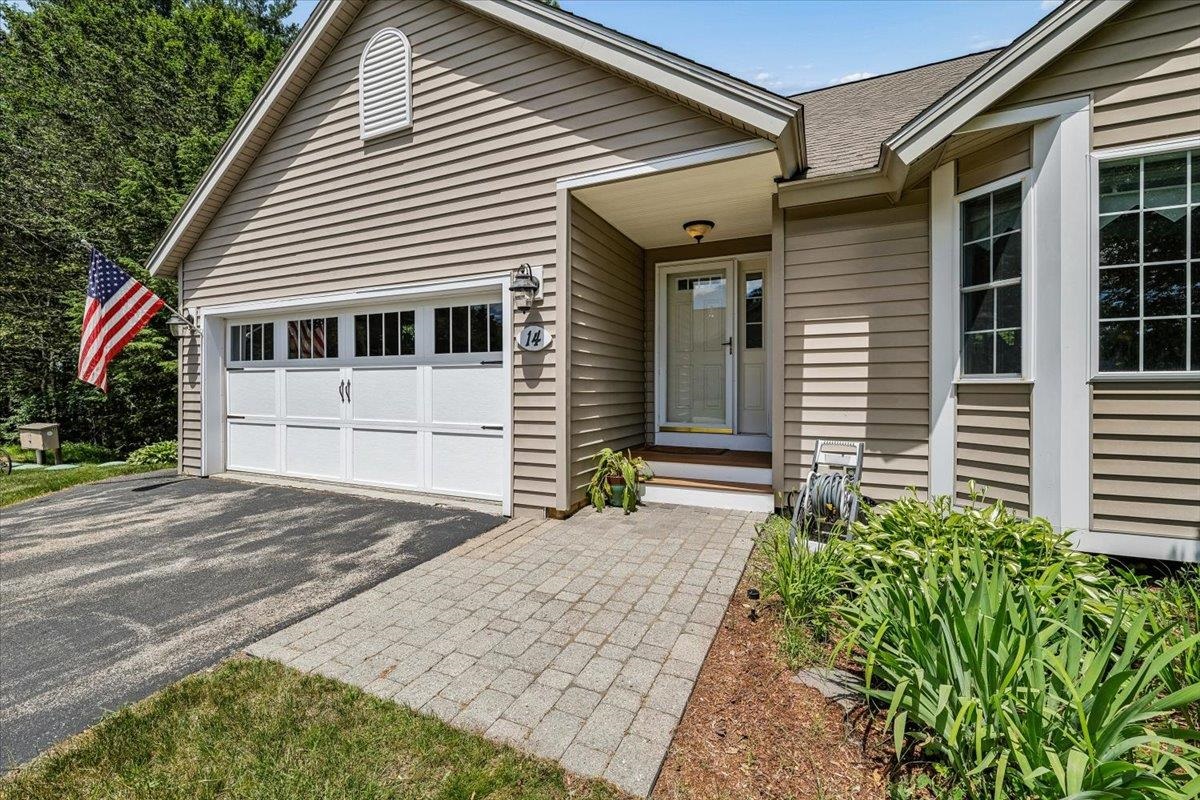 14 Aspen Dr, Hampstead, NH 03826