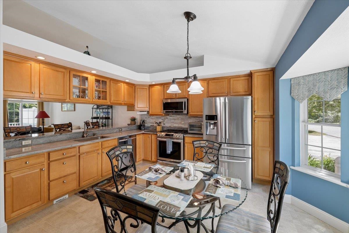 14 Aspen Dr, Hampstead, NH 03826