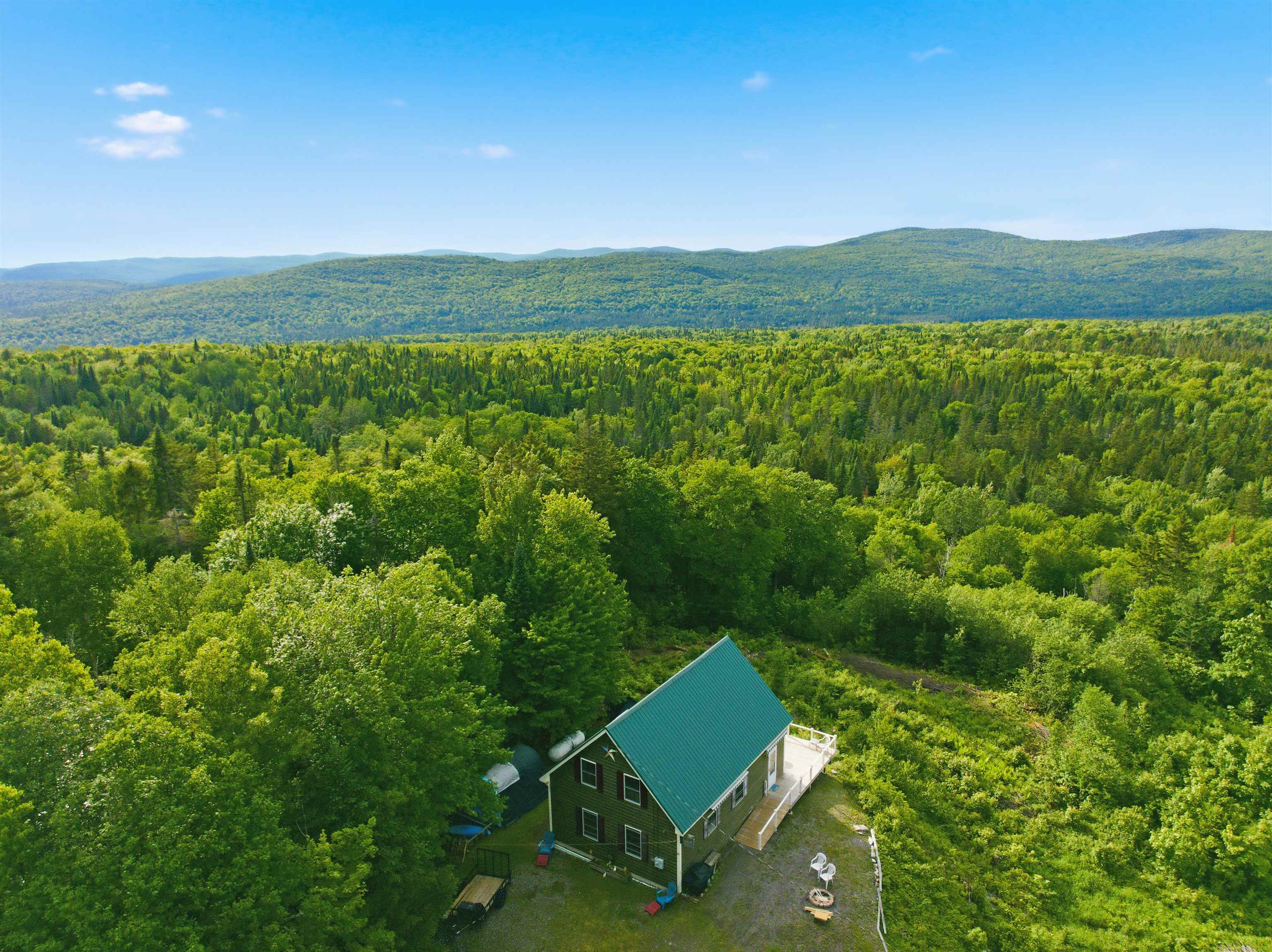 134 Lakeview Estates Rd, Pittsburg, NH 03592