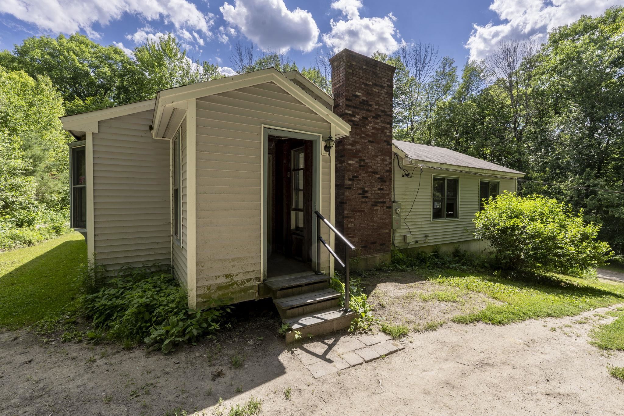 127 Mountain Rd, Deerfield, NH 03037