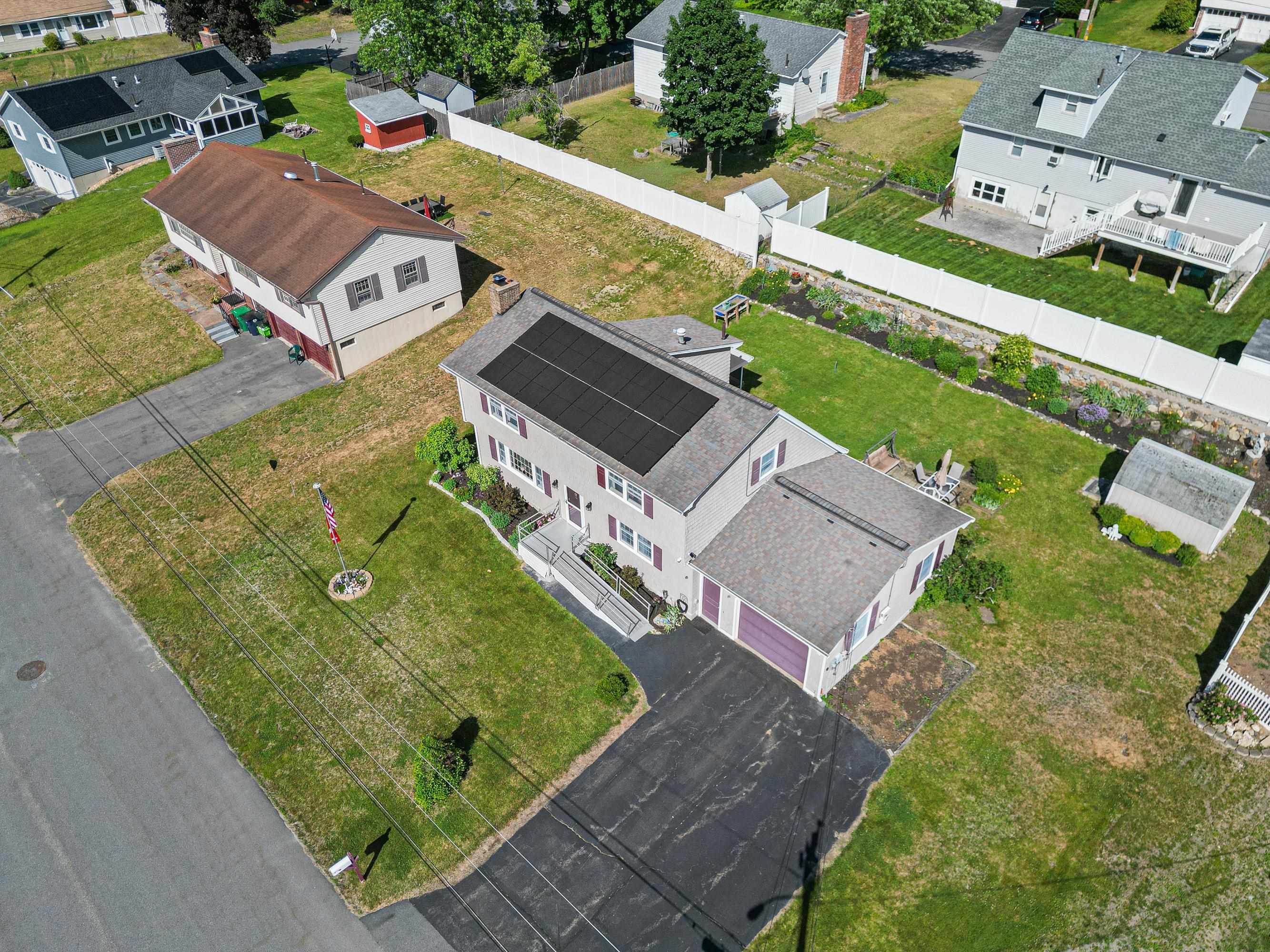7 Hopi Dr, Nashua, NH 03063