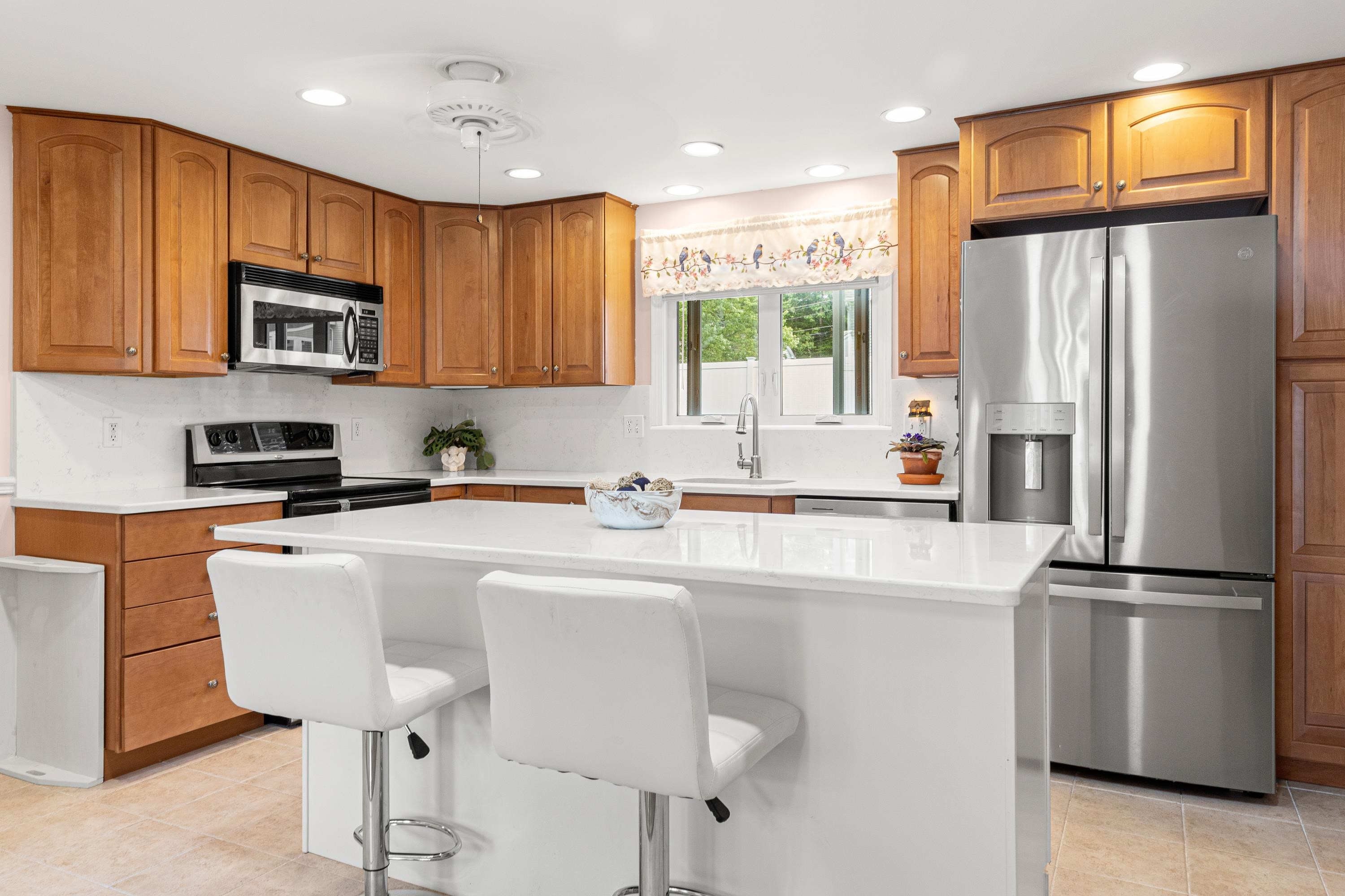 7 Hopi Dr, Nashua, NH 03063
