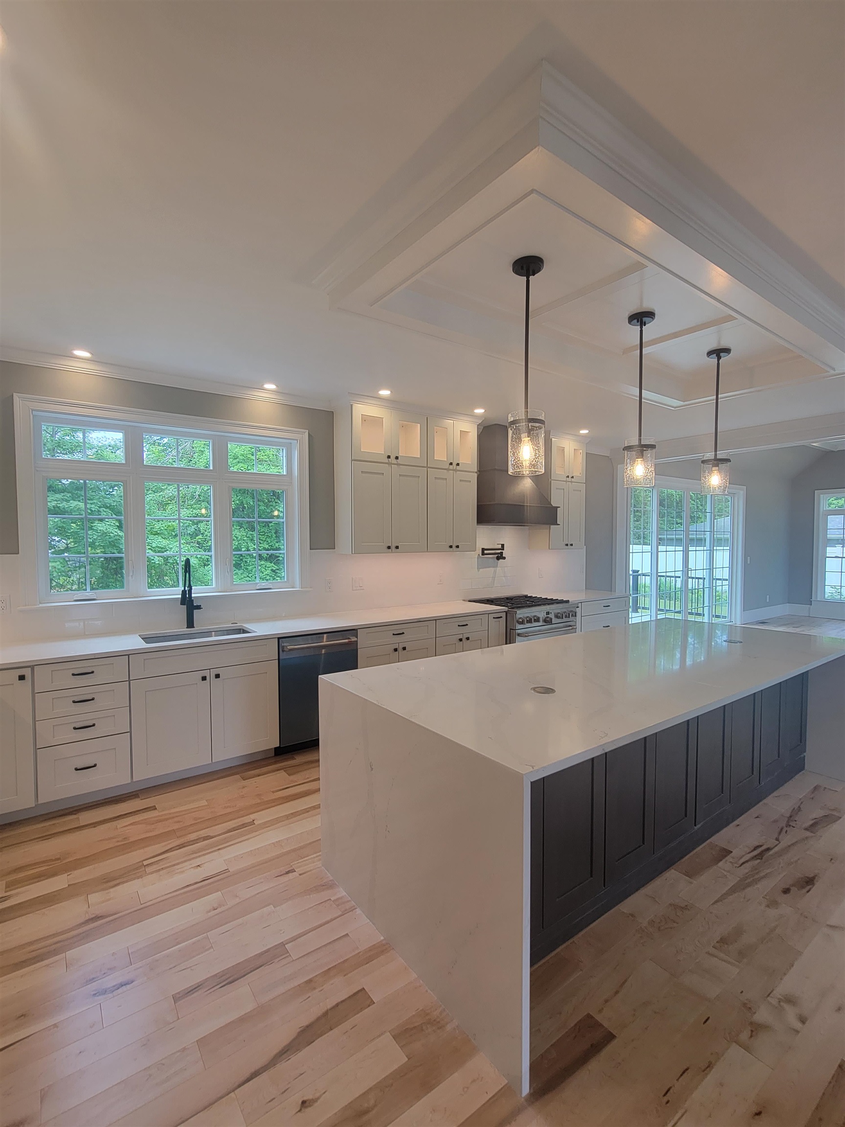 9 Zeland Dr, Dover, NH 03820