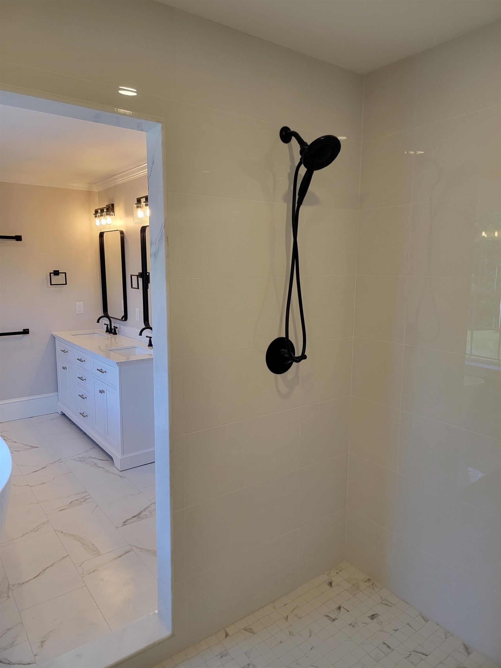 9 Zeland Dr, Dover, NH 03820