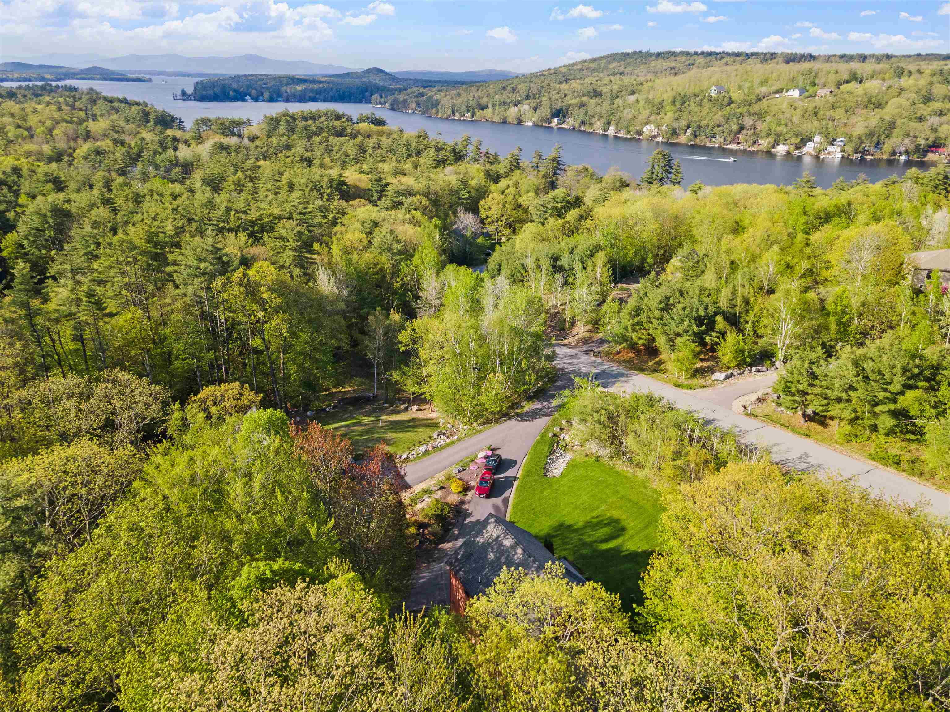 40 Lakewood Dr, Alton, NH 03810