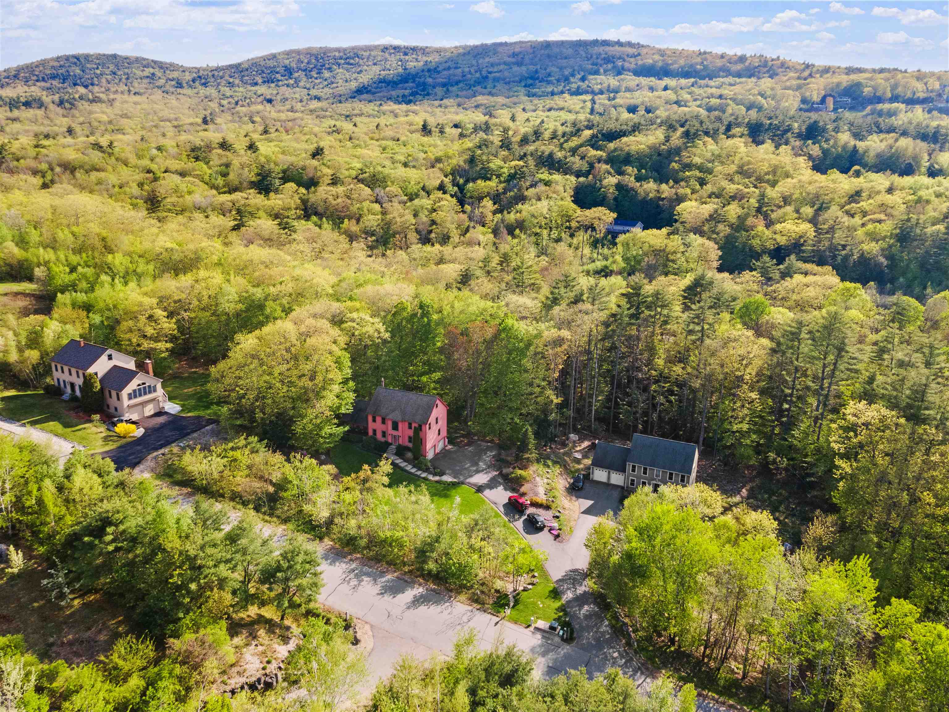 40 Lakewood Dr, Alton, NH 03810
