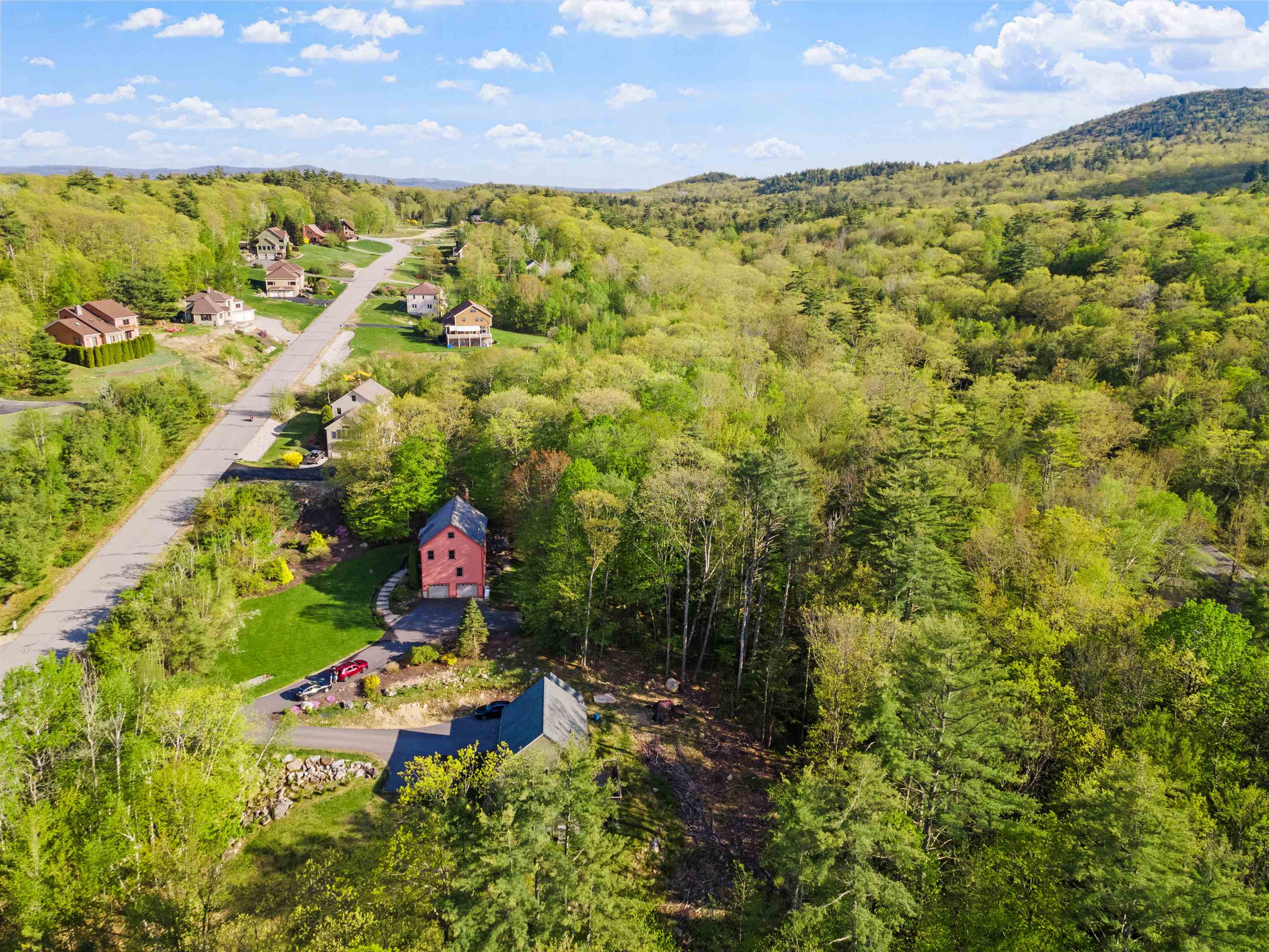 40 Lakewood Dr, Alton, NH 03810