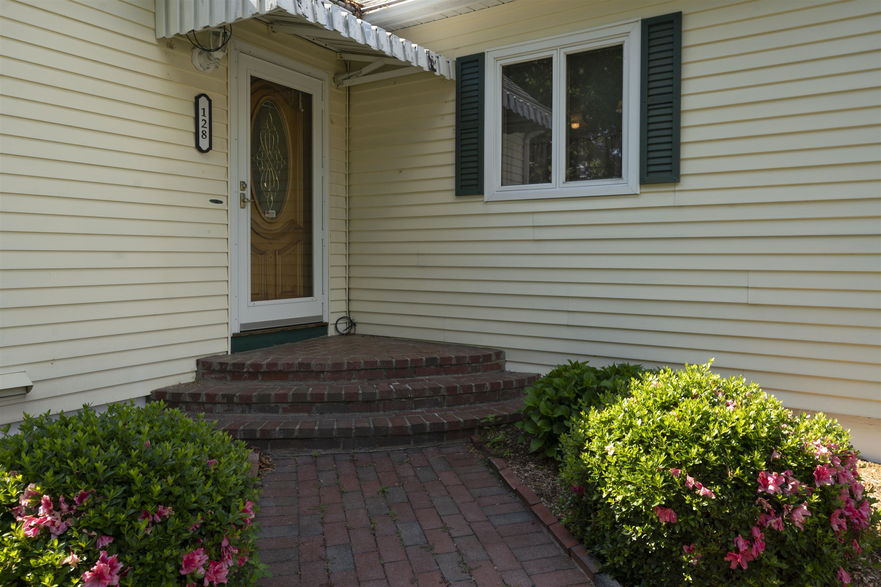 128 Holly Ave, Manchester, NH 03103