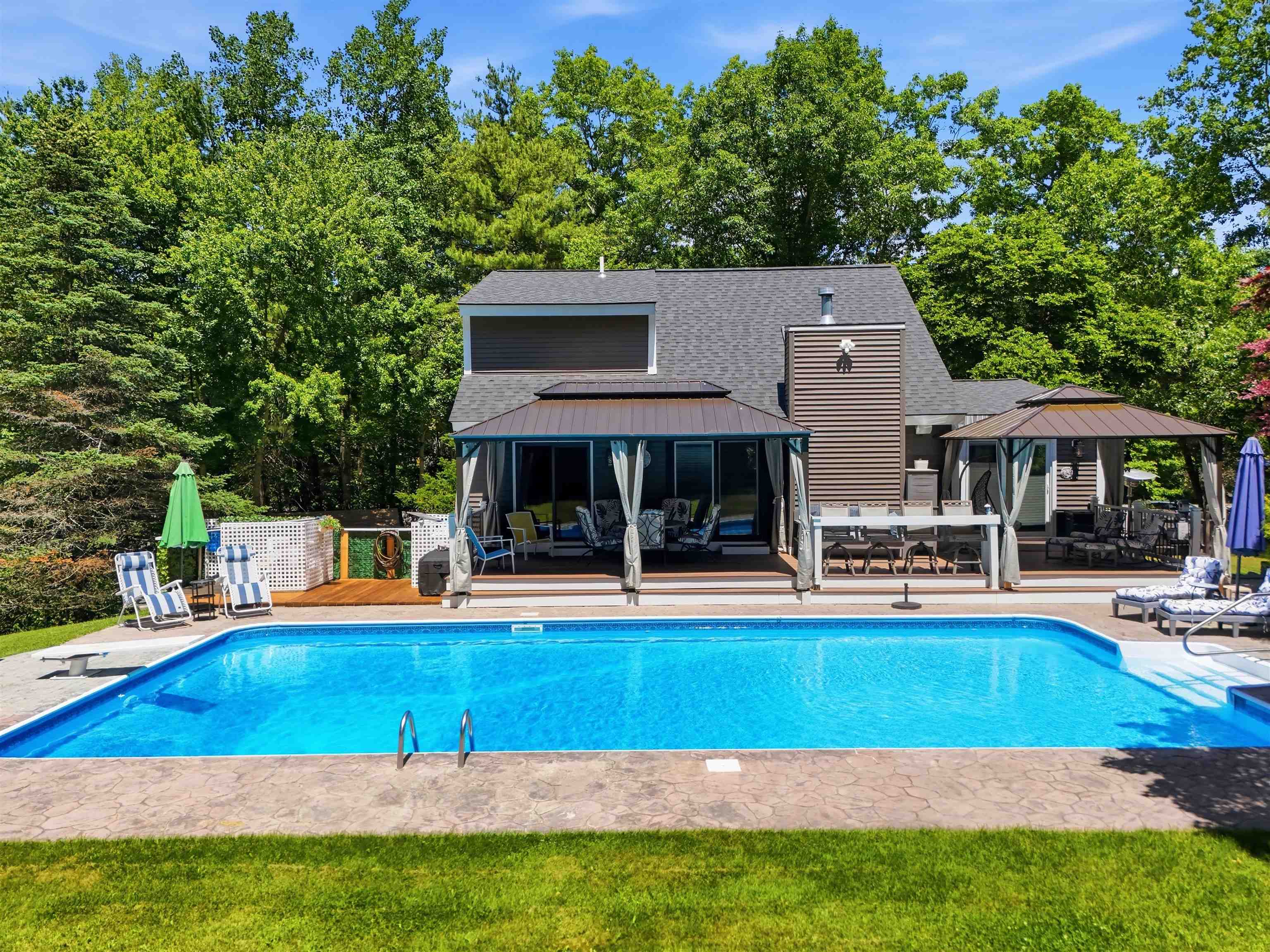 60 Stanley Brook Dr, Salem, NH 03079