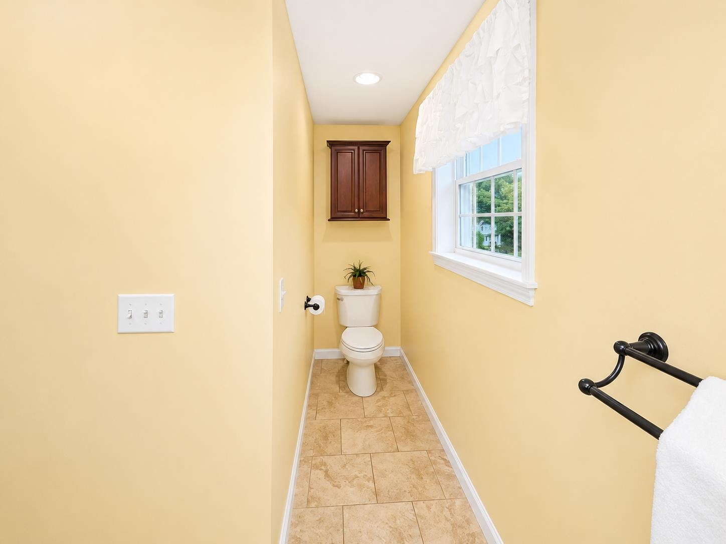 1 Valleyview Dr, Merrimack, NH 03054