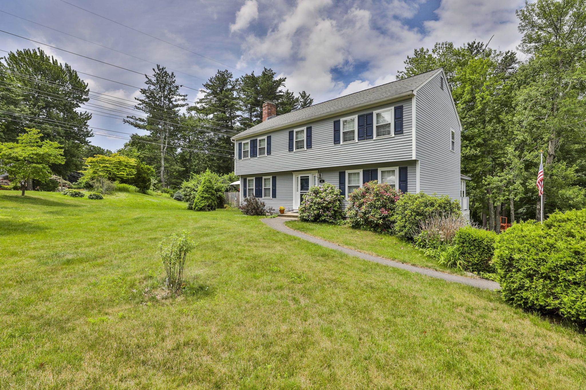 4 Spindlewick Dr, Nashua, NH 03062