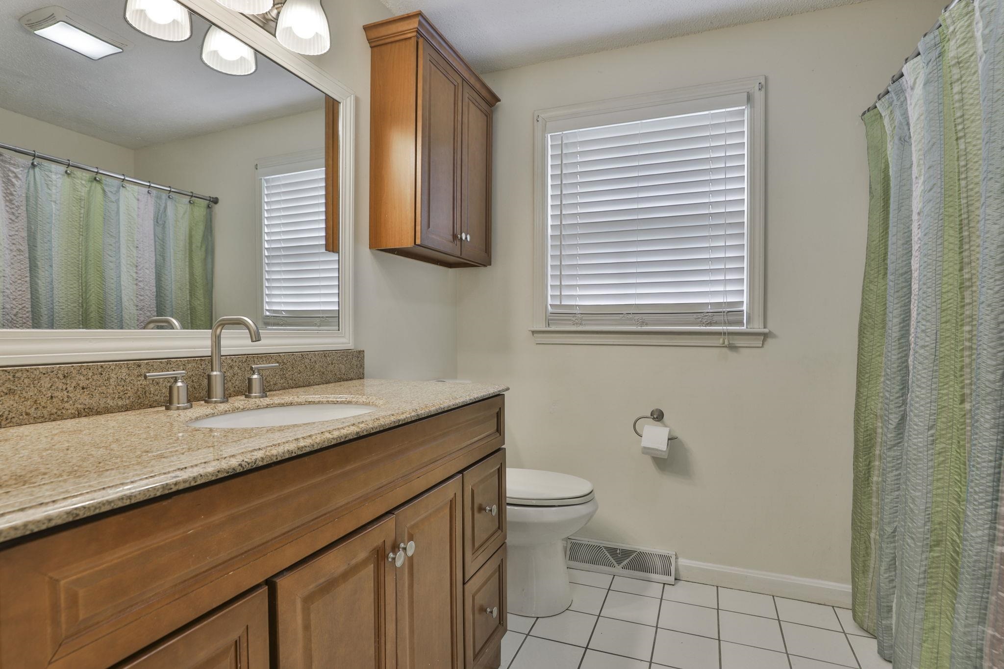 4 Spindlewick Dr, Nashua, NH 03062