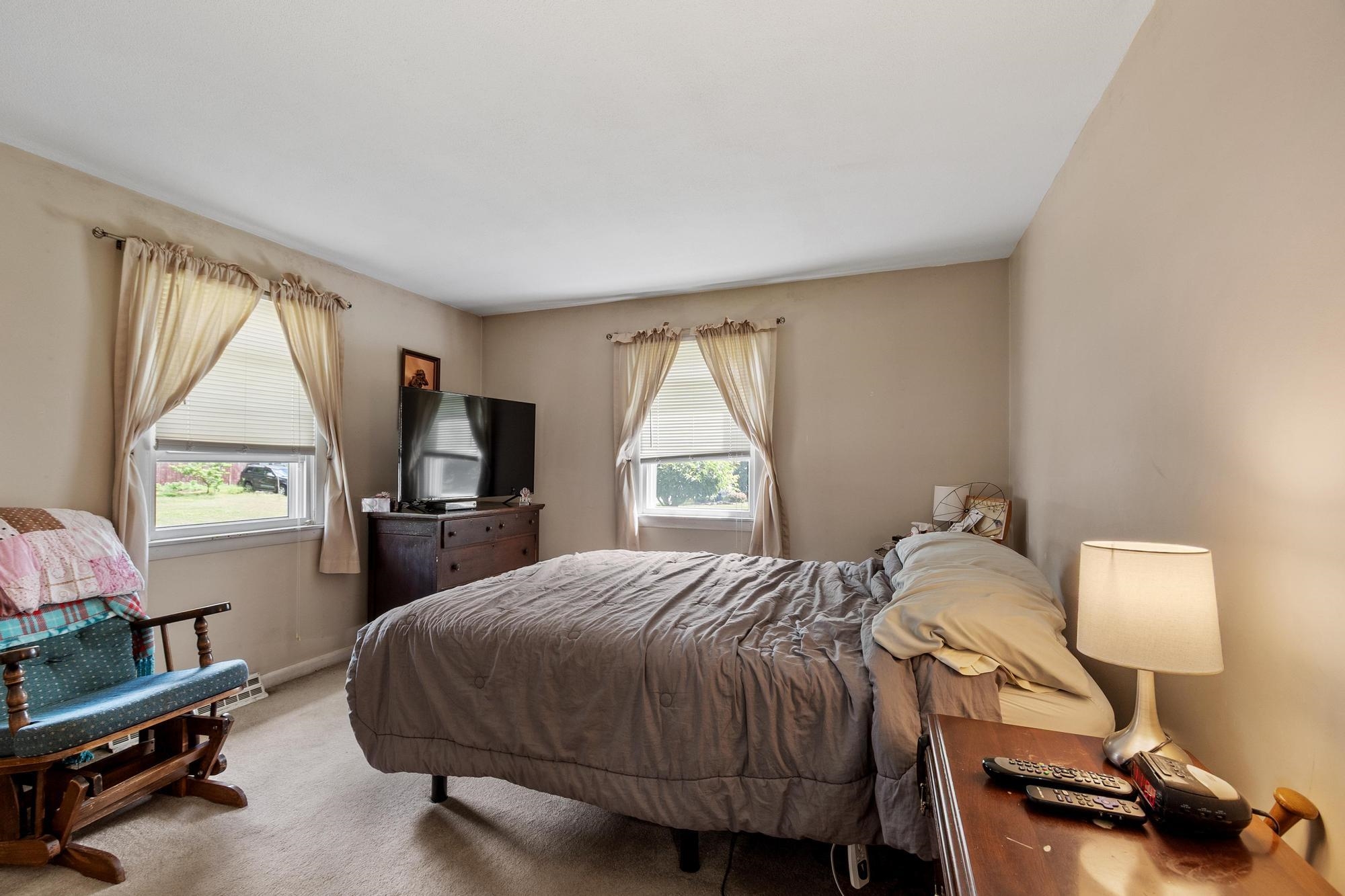 13 Asbury St, Salem, NH 03079