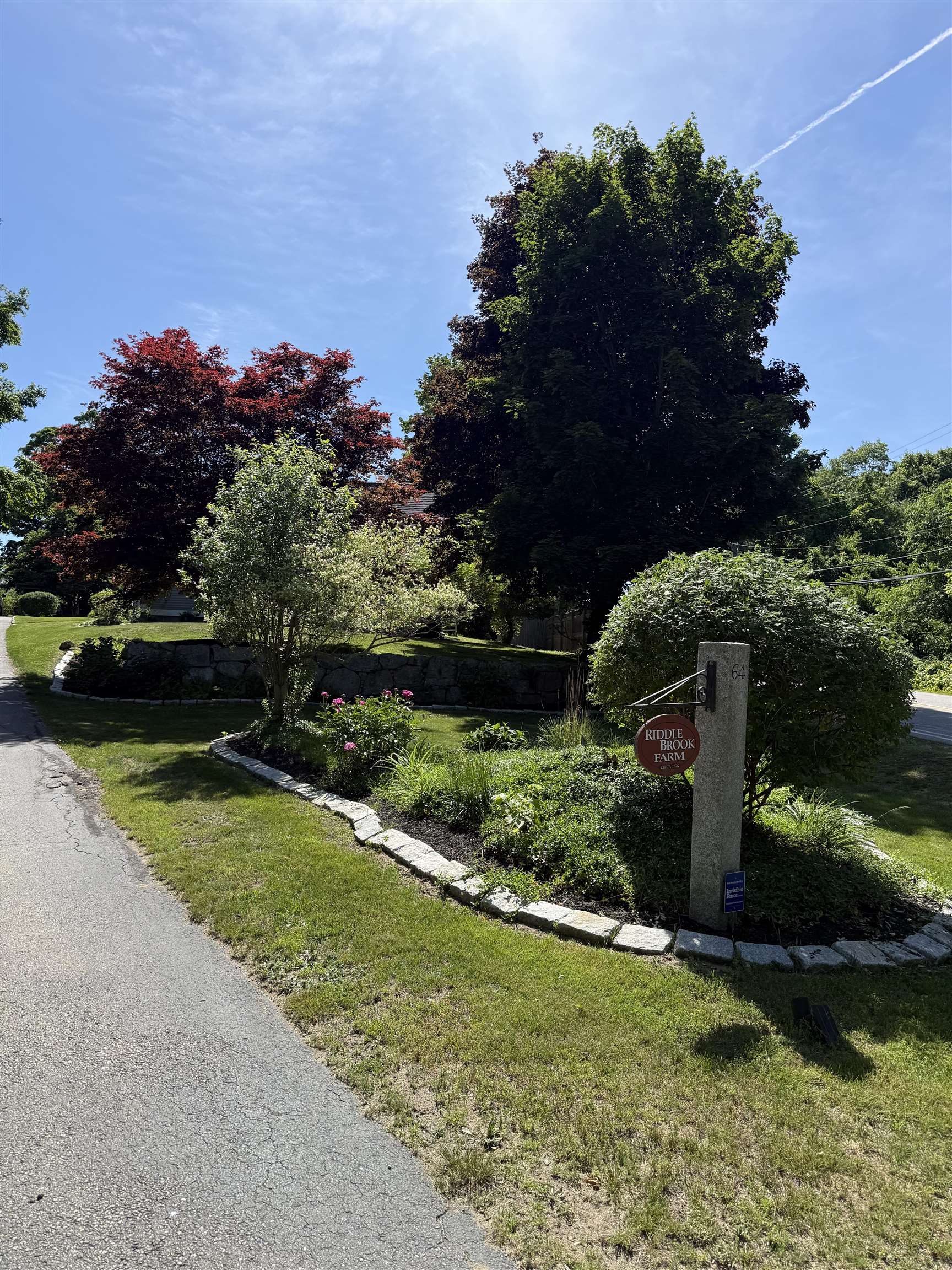 64 N Amherst Rd, Bedford, NH 03110