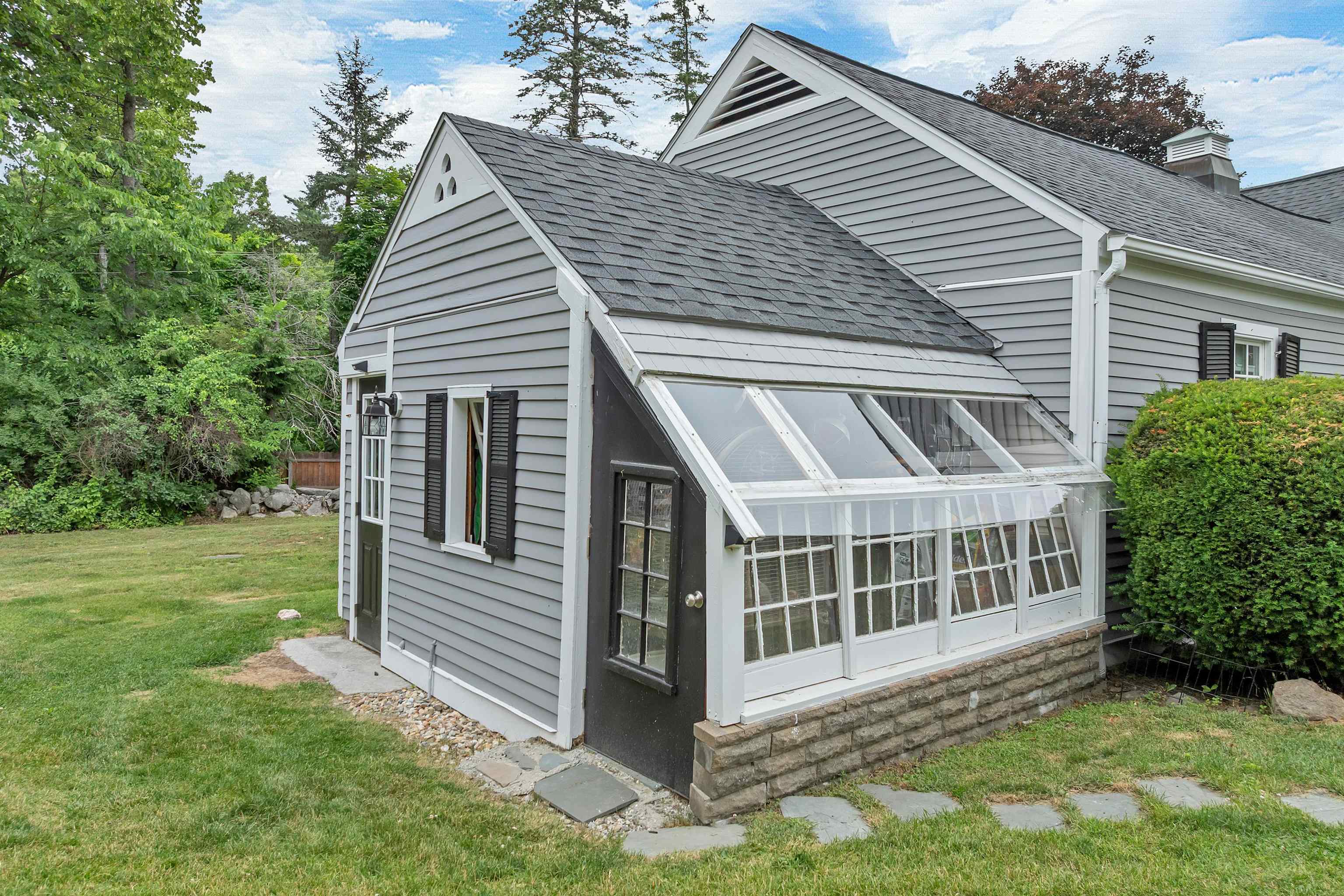 64 N Amherst Rd, Bedford, NH 03110