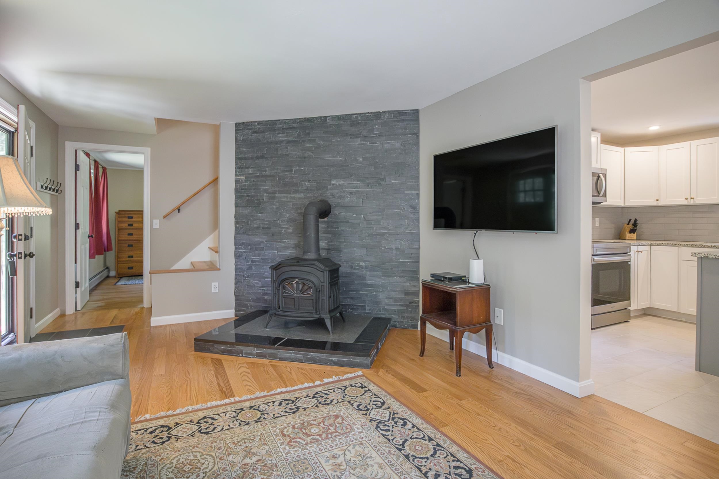 11 Ridgewood Dr, Kingston, NH 03848