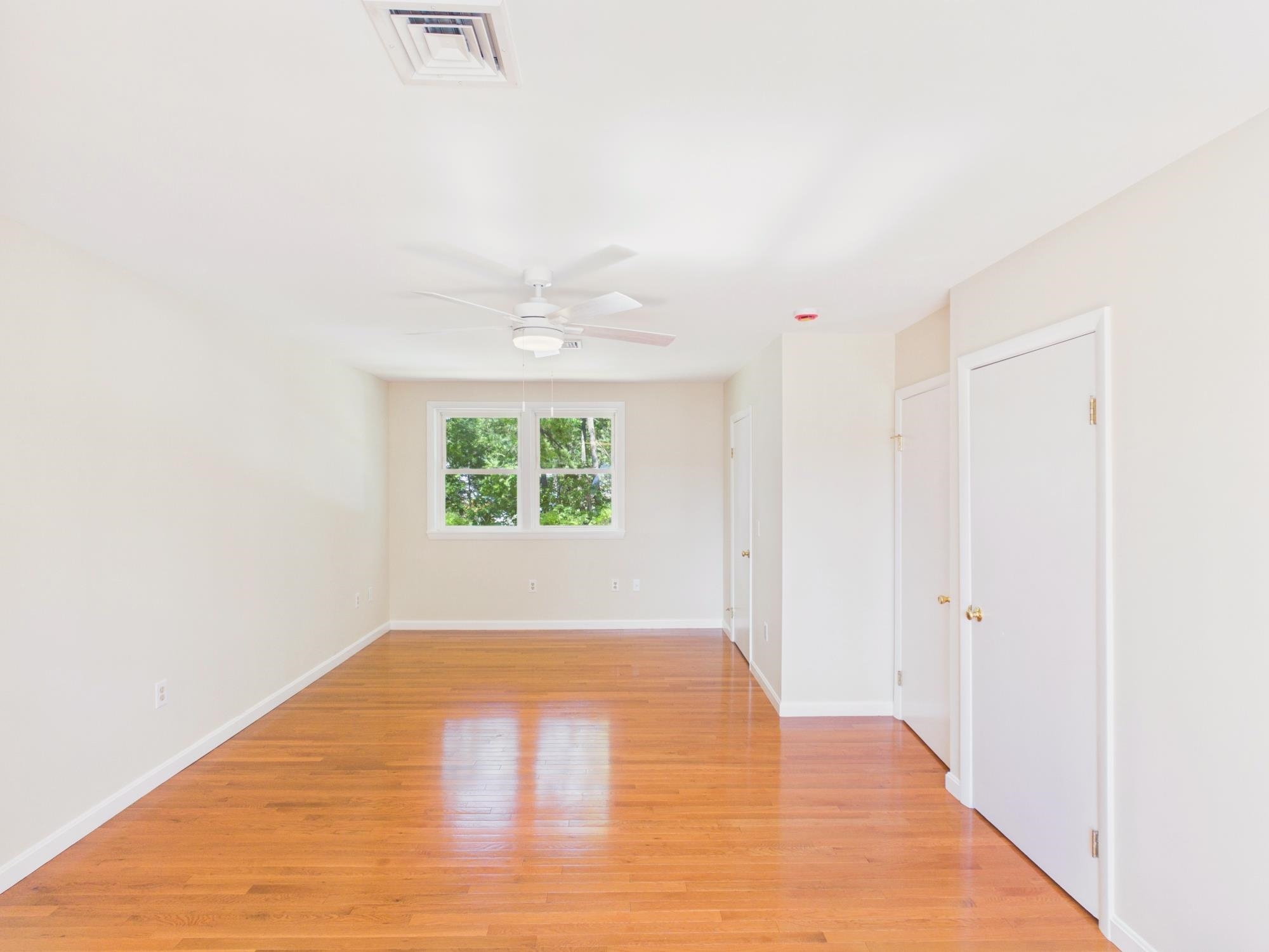 29 Burnside St, Nashua, NH 03064