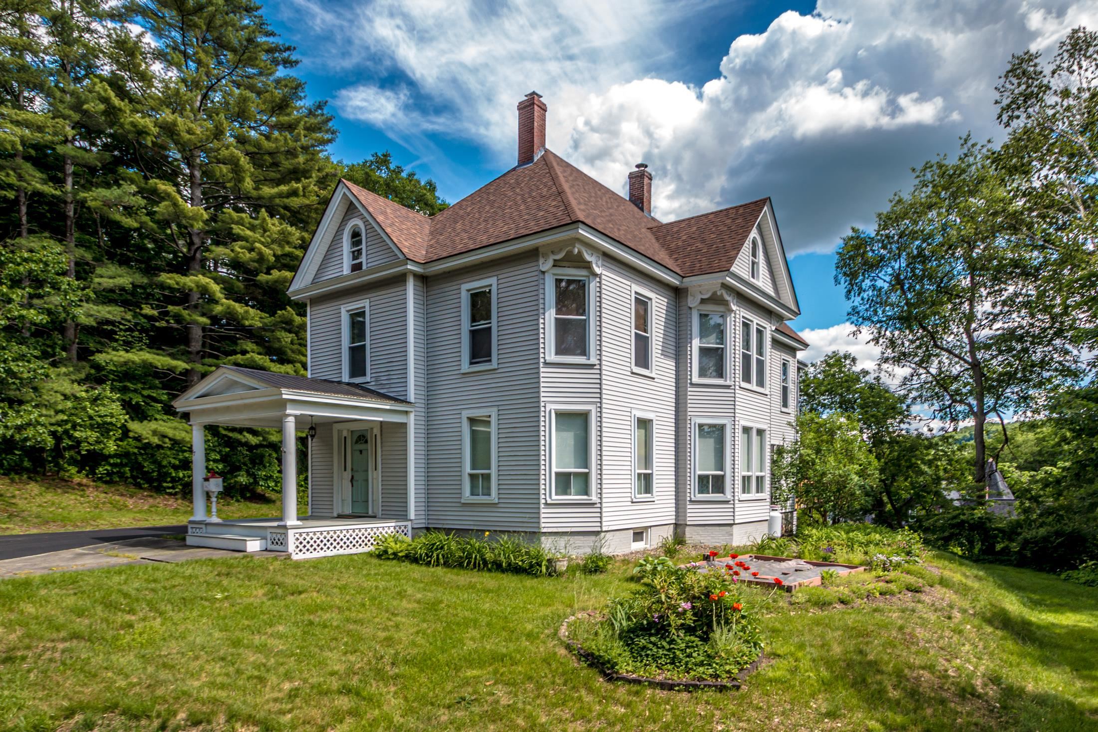 77 Bunker Hill St, Lancaster, NH 03584