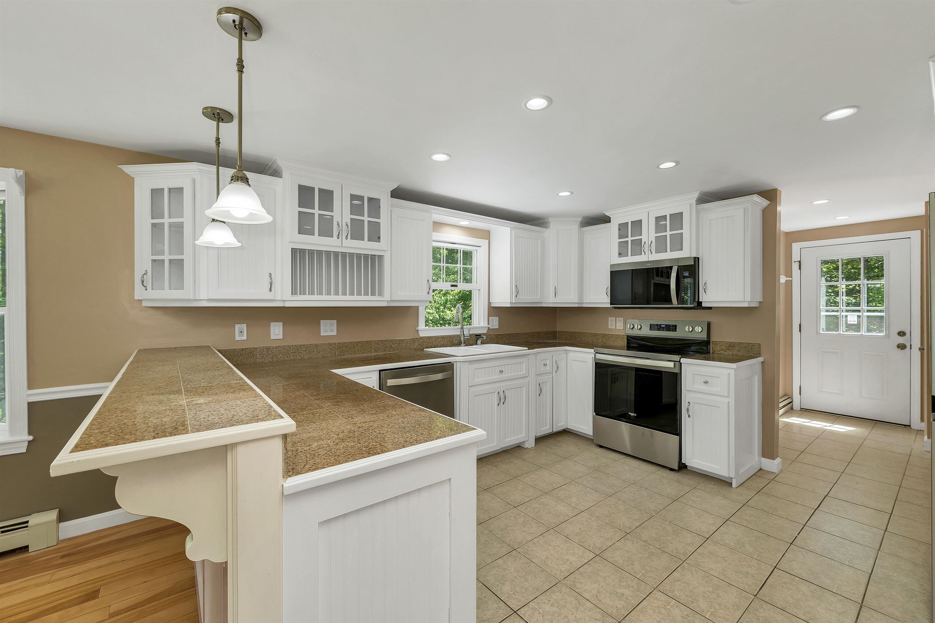 527 North Main Street — photo 3